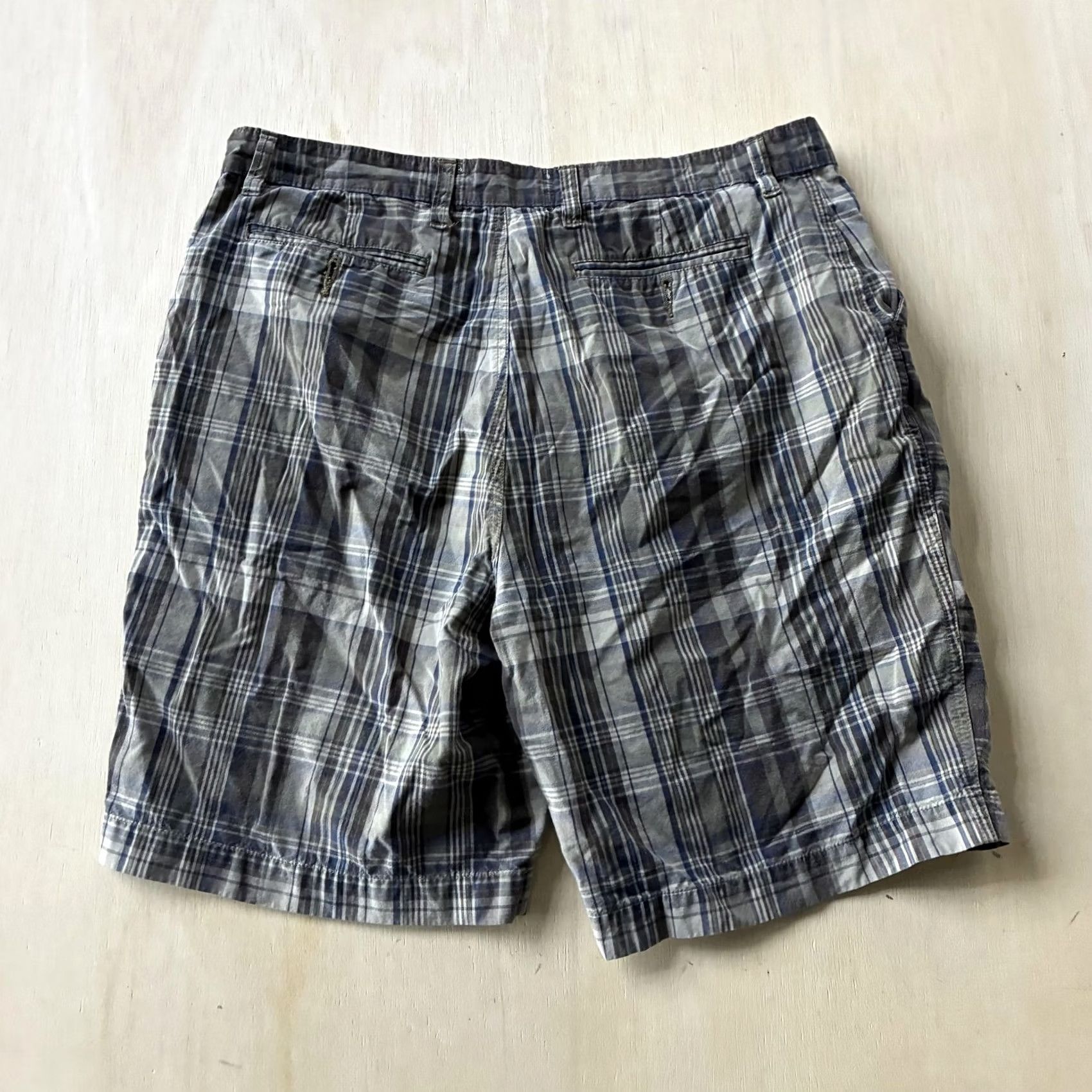 Vintage VINTAGE? (No) Y2K Authentic Chinos Chino Shorts Mens 36 Gray Plaid Cotton 9" Inseam Summer Size US 36 / EU 52 - 3 Thumbnail