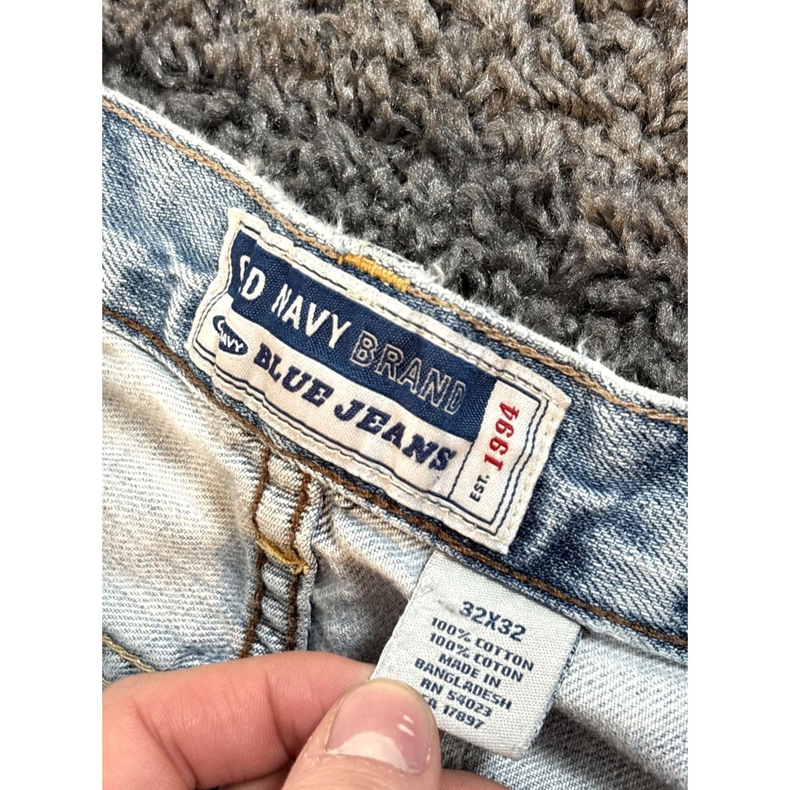 Old Navy VINTAGE Old Navy Jeans Men 32x30 Light Wash Denim Distressed Pockets 90s Wide-Leg Relaxed 32in inseam Blue Jeans Shirt? Size US 32 / EU 48 - 5 Thumbnail
