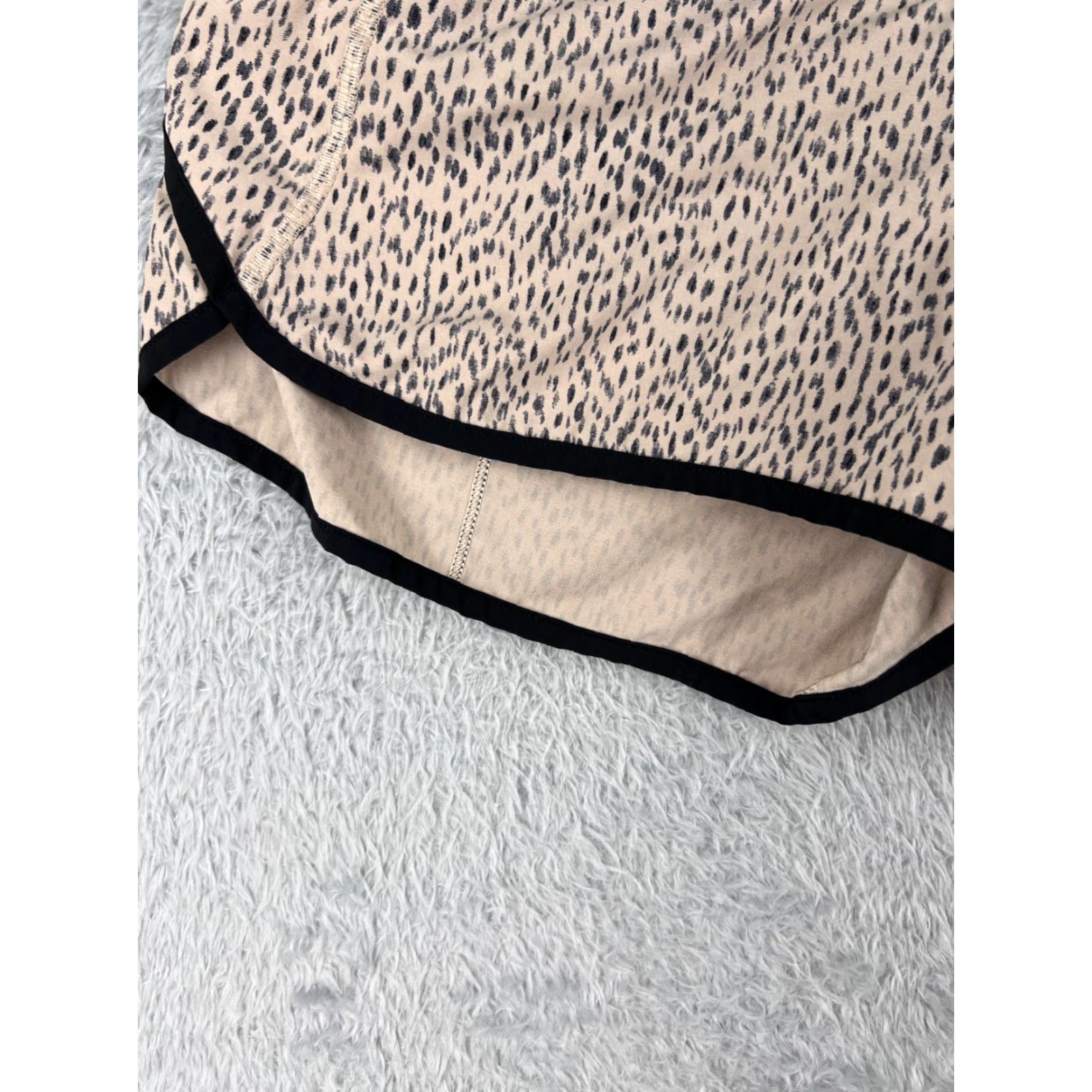 Lululemon Lululemon Shorts Women 6 Beige Tracker III 4-way Stretch Swift Ultra W6ADDS Shirt Size 28" / US 6 / IT 42 - 3 Thumbnail
