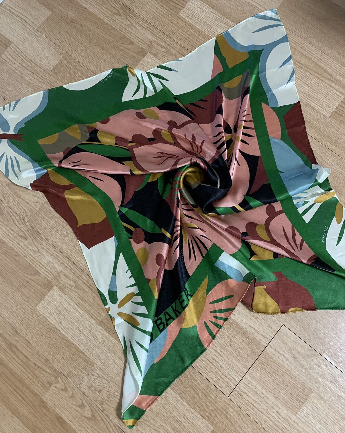 Ted Baker Ted baker flower silk flower Size ONE SIZE - 13 Thumbnail
