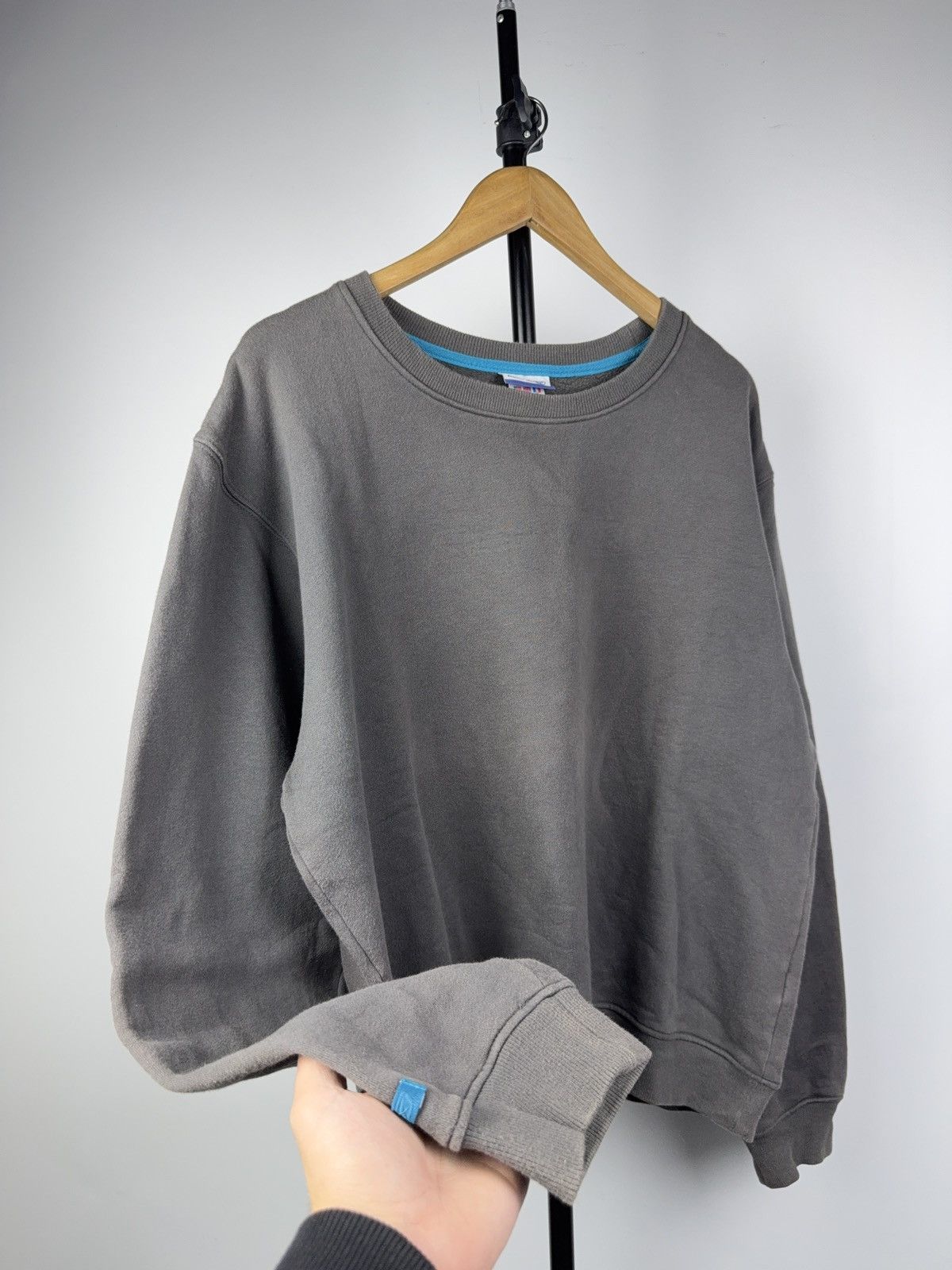 Reebok 90s Retro Reebok Vintage Faded Crewneck Sweatshirt Big Logo Size US L / EU 52-54 / 3 - 5 Thumbnail