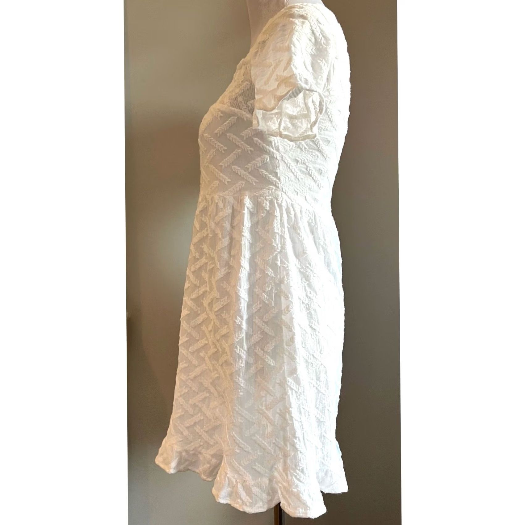 Vintage Line and Dot White Dress Cotton Short Sleeve Textured Ruffle Hem XS Women’s Dress Size 26" / US 2 / IT 38 - 3 Thumbnail