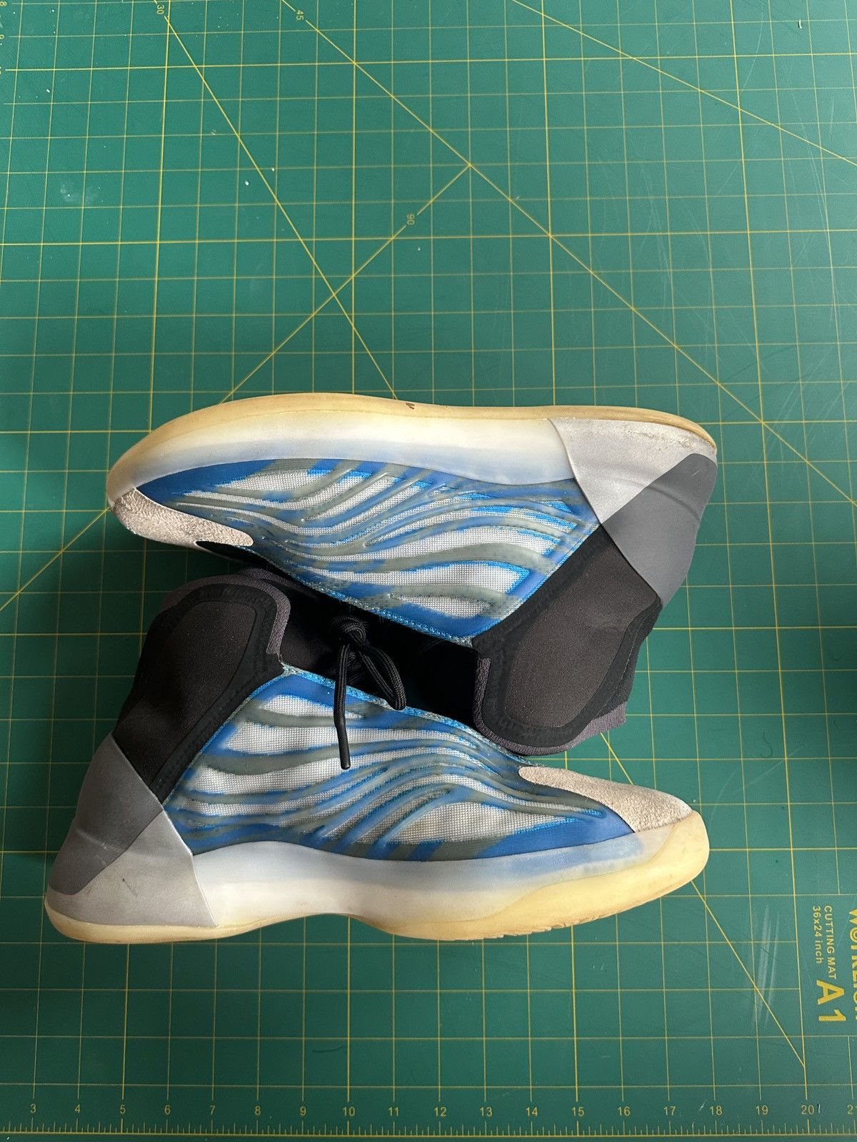 Adidas YZY BSKTBL Size US 12 / EU 45 - 3 Thumbnail