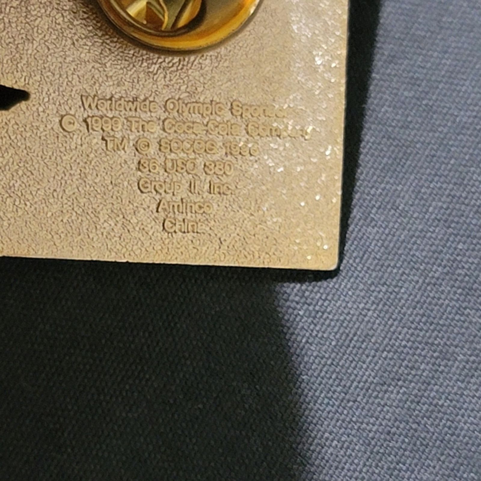 Coca Cola Vtg 2000 Coca-Cola Sydney Olympics Lapel Pin Size ONE SIZE - 3 Thumbnail