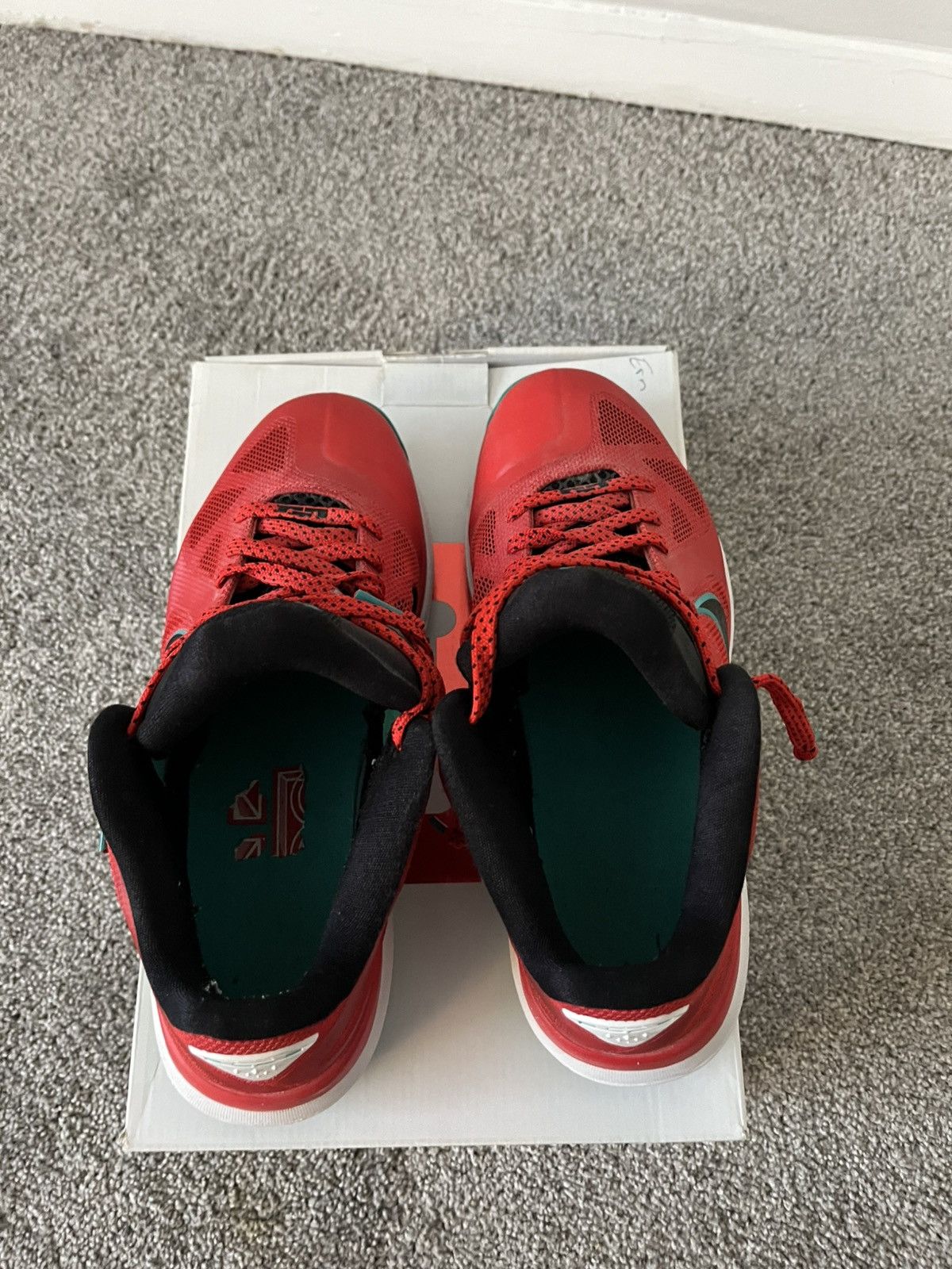 Nike Lebron 9 Liverpool Size US 8.5 / EU 41-42 - 4 Thumbnail