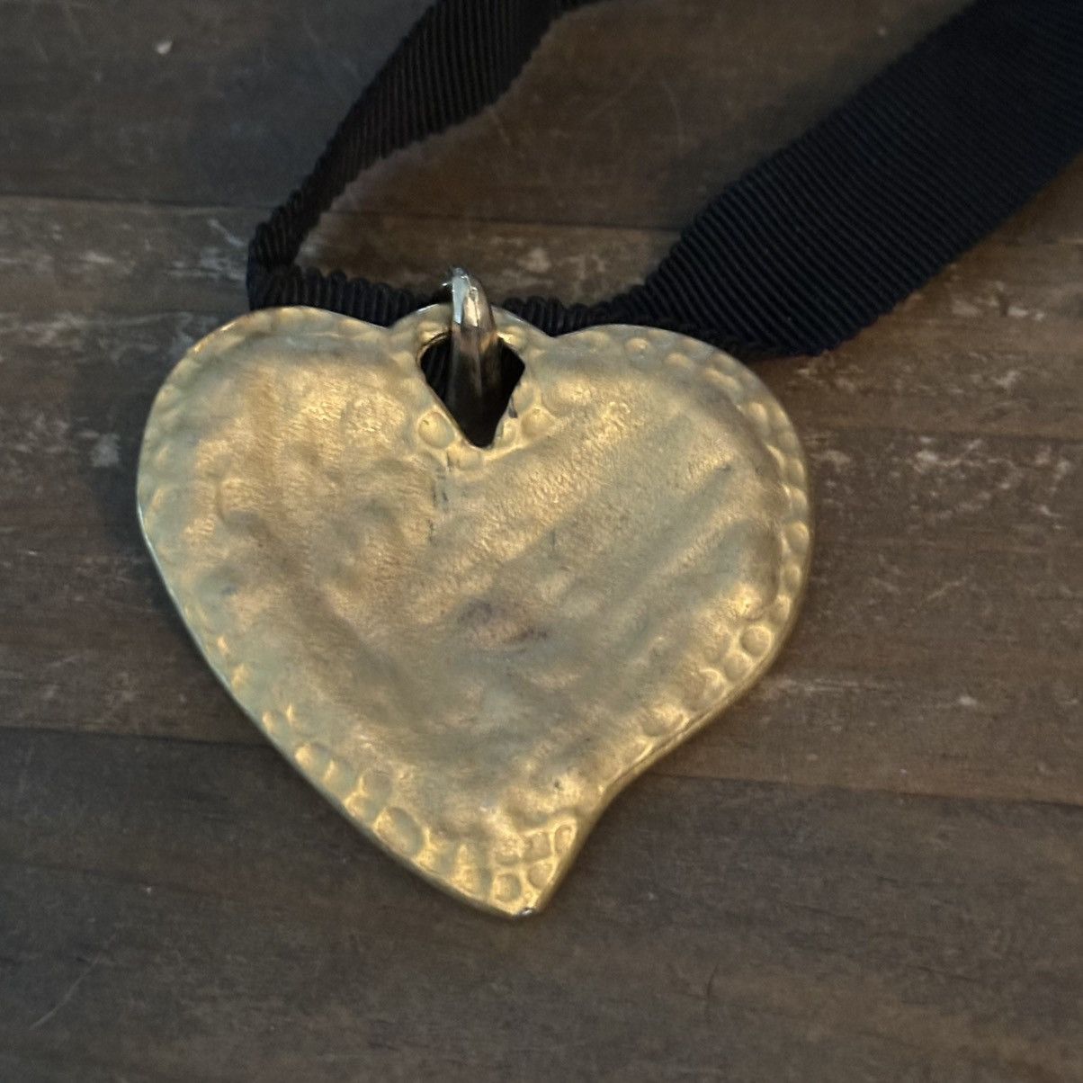 Vintage Vintage large heart pendant ribbon choker necklace Size ONE SIZE - 3 Thumbnail