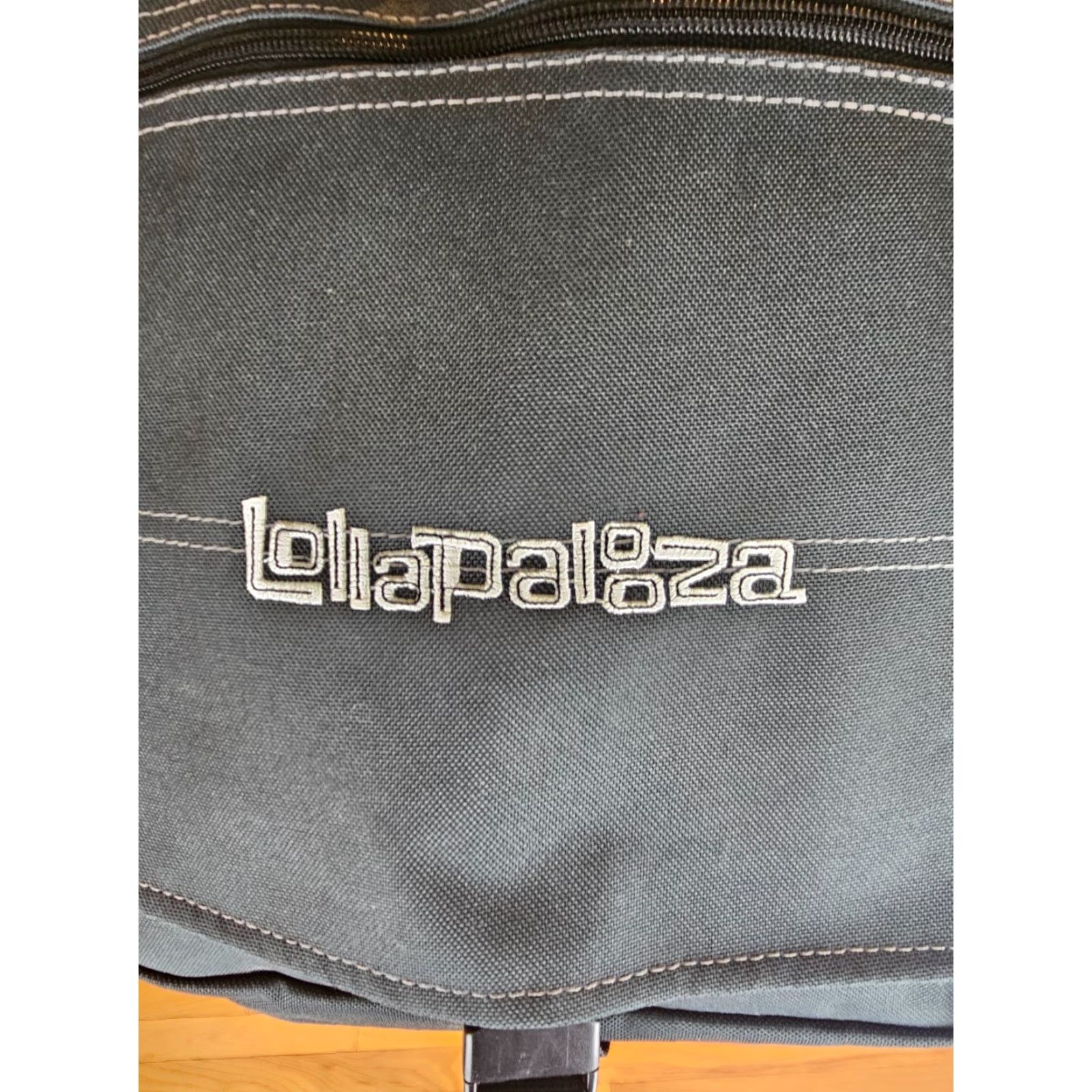Dickies VINTAGE NWT 90's DICKIES YAK PAK CROSS BAG SZ 16X13X4 Black Canvas Crossbody Mens Womens Unisex Adults Size ONE SIZE - 2 Thumbnail
