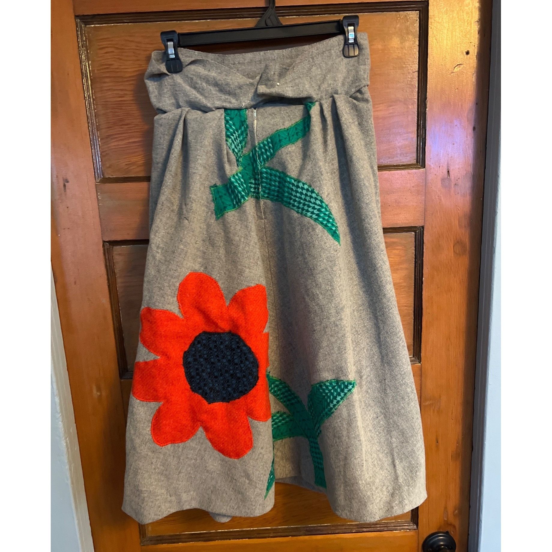 Other Vintage Handcrafted Gray Wool swing Skirt With Red Floral Ap Size M / US 6-8 / IT 42-44 - 4 Thumbnail