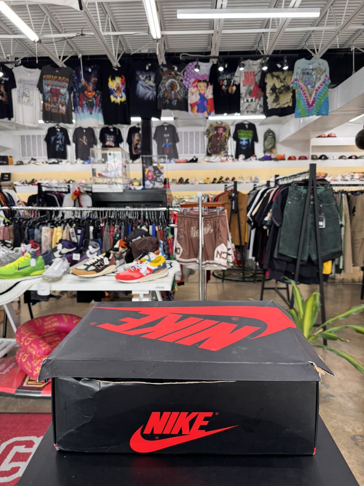 Jordan Brand Air Jordan 1 High Rookie Of The Year Size 12 (2018) Size US 12 / EU 45 - 13 Thumbnail