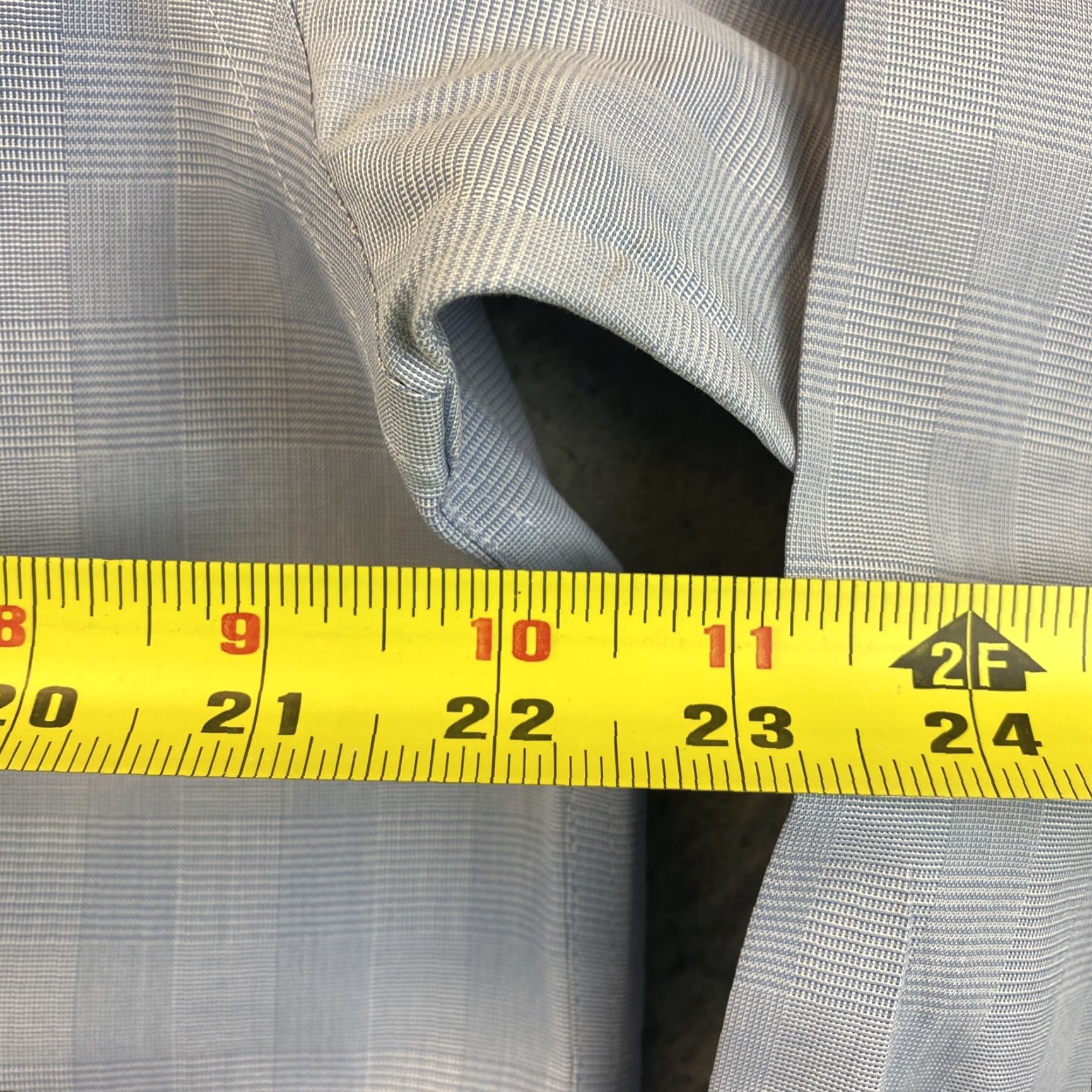 Roundtree & Yorke Roundtree & Yorke Gold Label Men's Dress Shirt 15.5-33 Blue Plaid Business Casual Non-Iron Fabric Size 40R - 6 Thumbnail