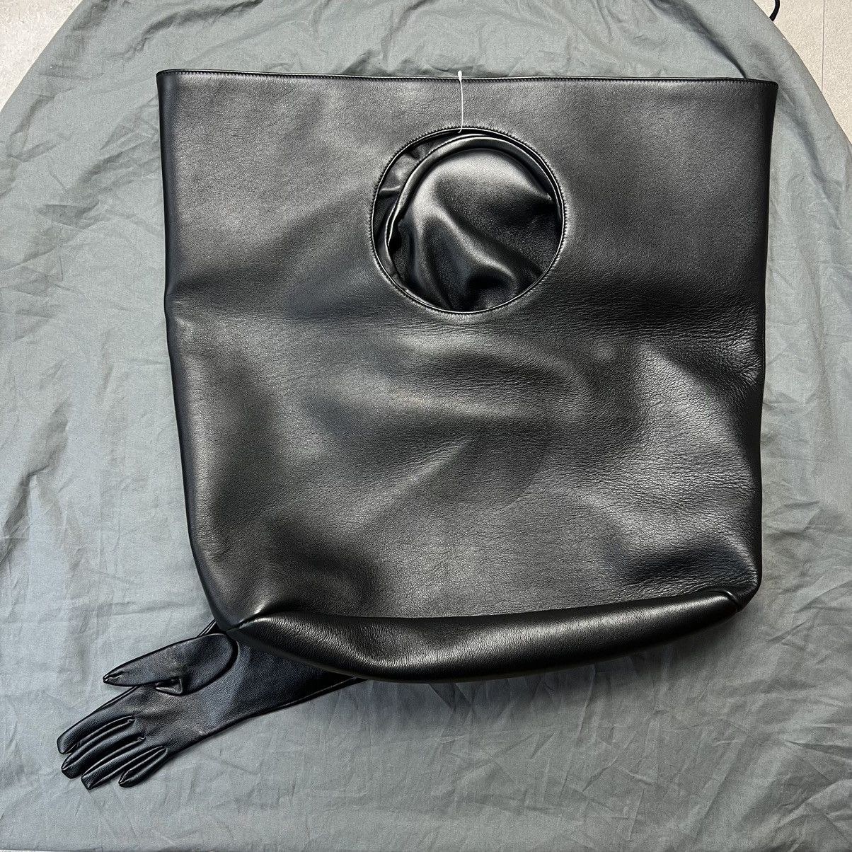 Balenciaga Super Rare Balenciaga SS23 Runway Large Glove Leather Bag Size ONE SIZE - 2 Thumbnail