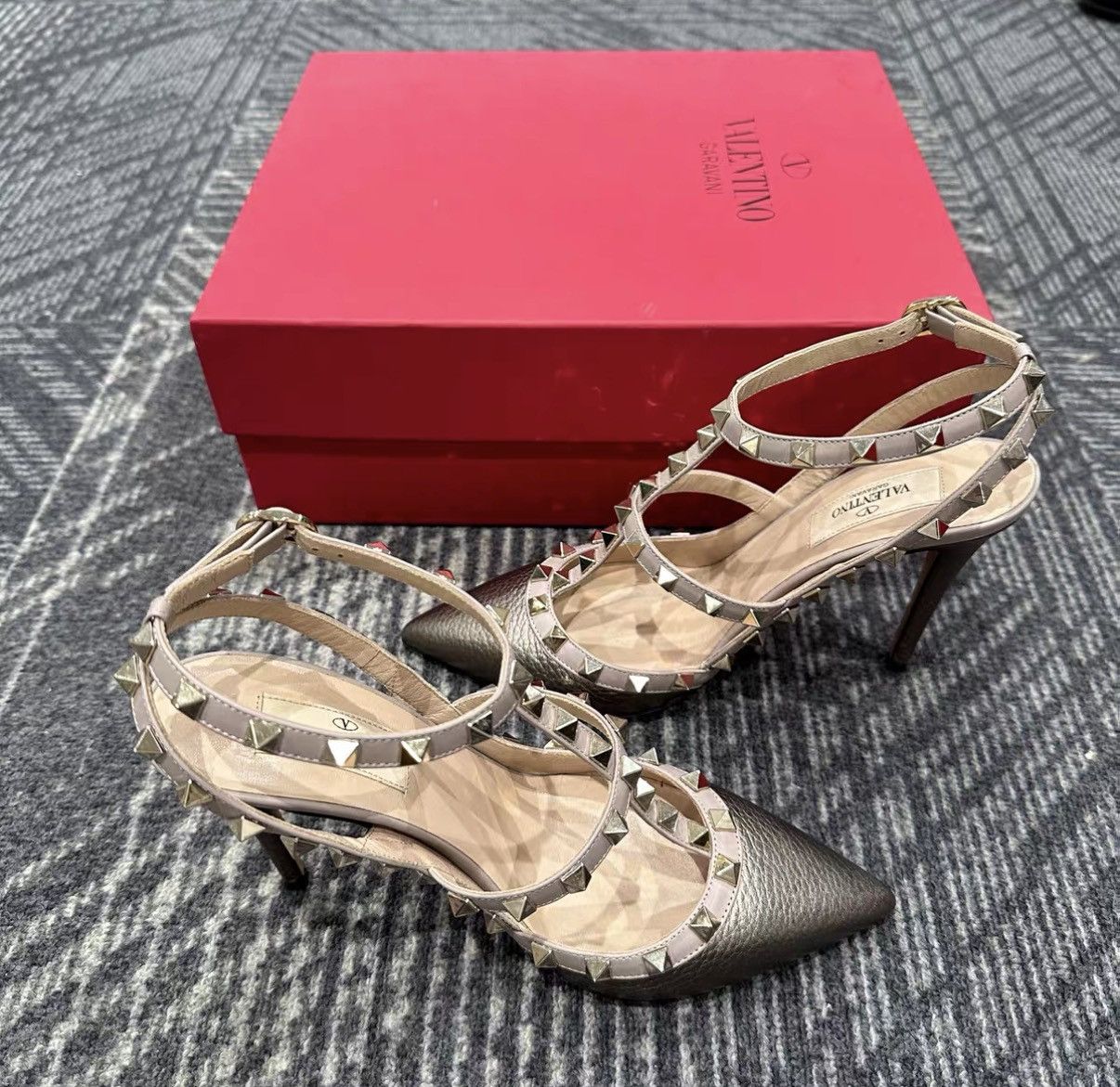 Valentino Valentino Grained Leather Studded High Heels J42 Size US 7 / IT 37 - 5 Thumbnail