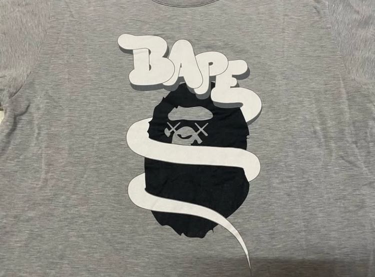 Bape × Kaws BAPE x KAWS REVERSIBLE 1st CAMO Size US L / EU 52-54 / 3 - 4 Thumbnail