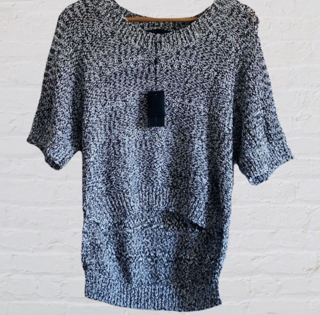 Bcbgmaxazria BCBGMAXAZRIA 3/4 SLEEVE HIGH LOW SWEATER TOP SZ XXS Size XXS / US 00 / IT 34 - 1 Thumbnail