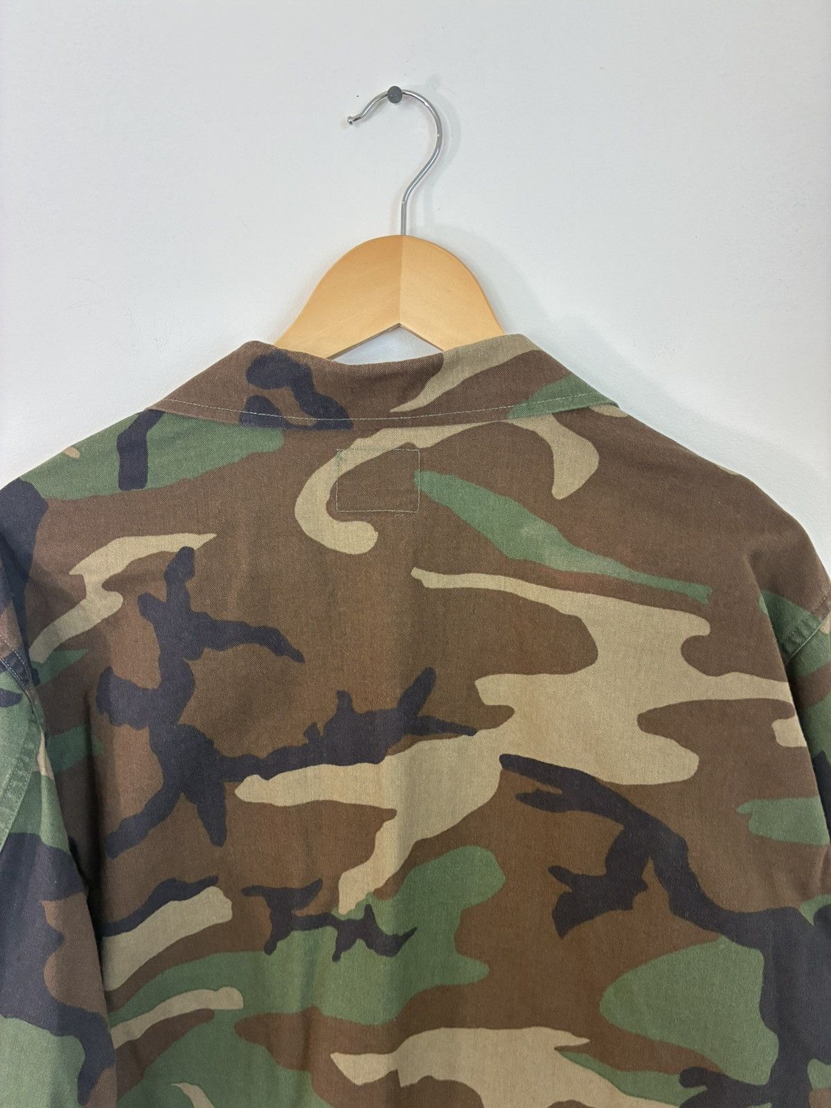 Vintage Vintage Woodland Camo Army Overshirt Jacket Size US L / EU 52-54 / 3 - 8 Thumbnail