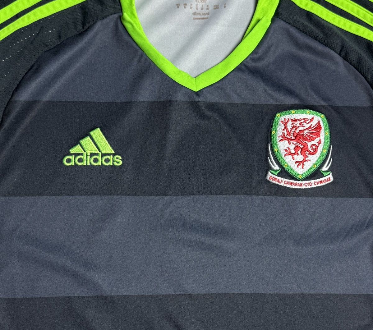 Adidas Wales 2016 2017 Away Football Shirt Soccer Jersey Adidas Size US M / EU 48-50 / 2 - 5 Thumbnail