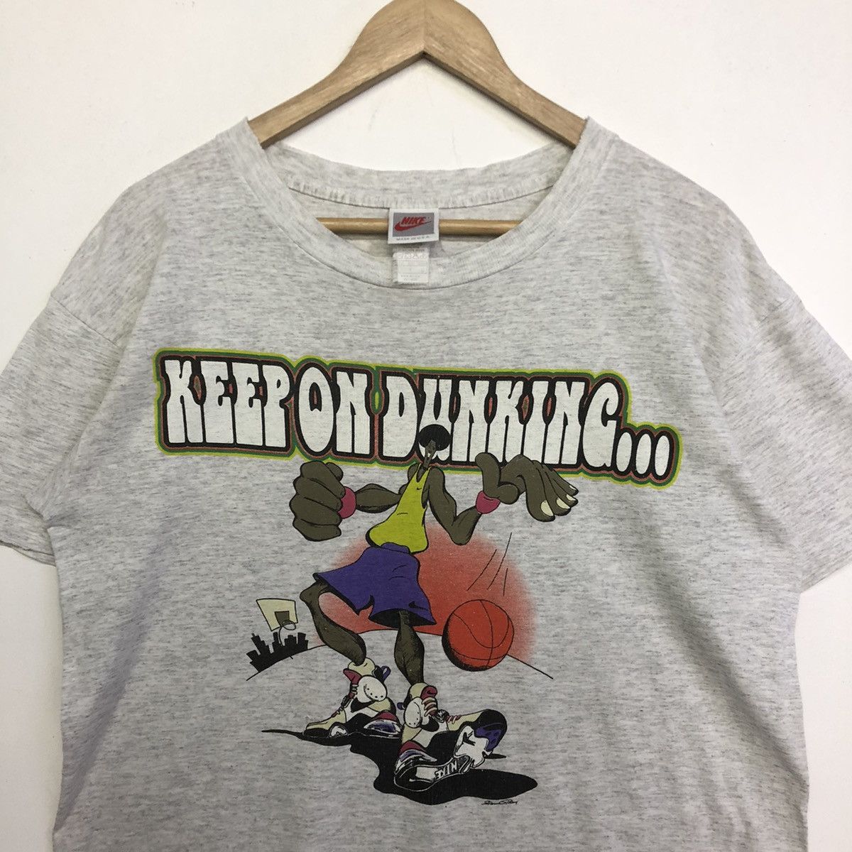 Nike VINTAGE NIKE KEEP ON DUNKING GRAFITI TSHIRT Size US L / EU 52-54 / 3 - 3 Thumbnail