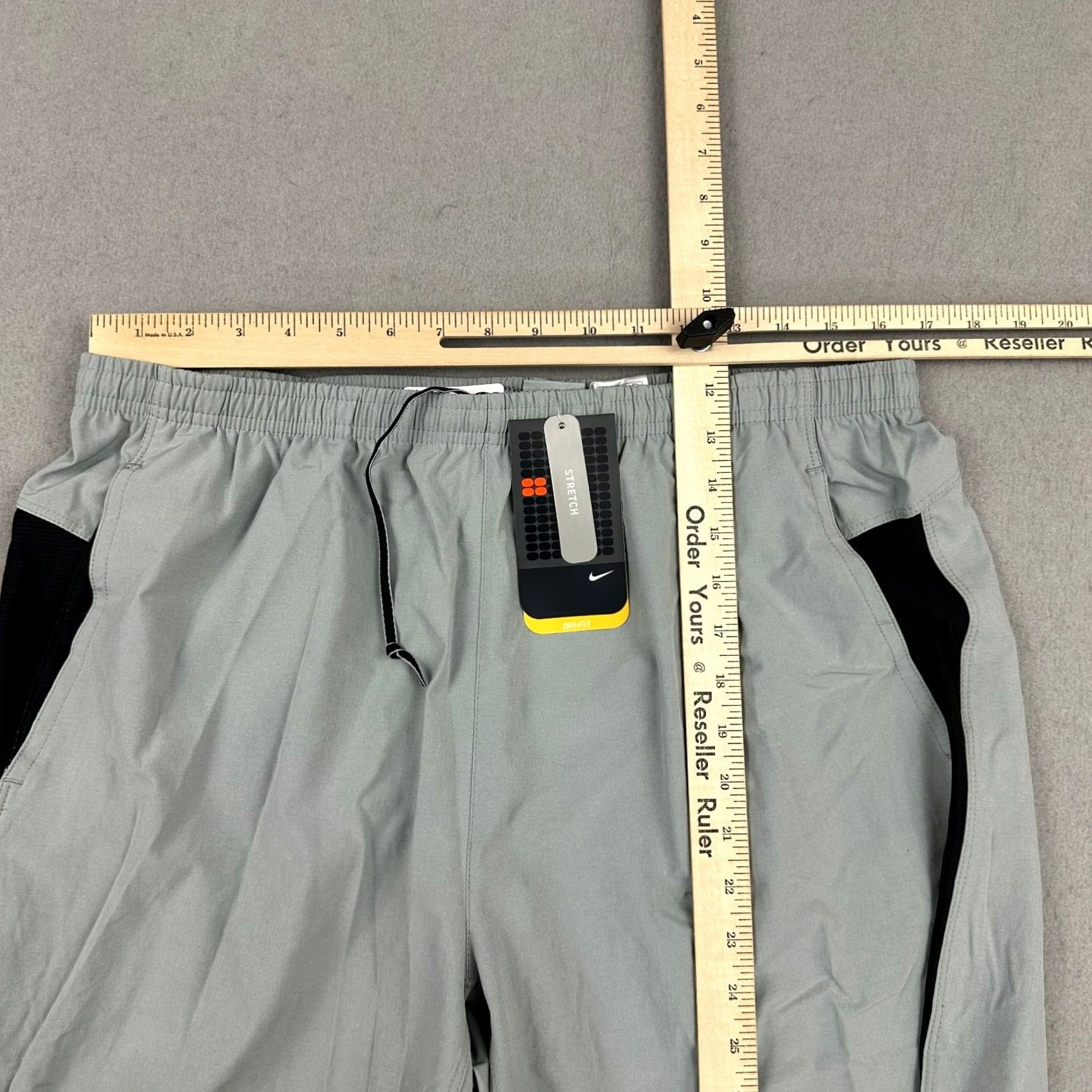 Nike VINTAGE Nike Shorts Men XXL Gray Solid Dri Fit Pocket Y2K Training Stretch Size US 39 - 7 Thumbnail
