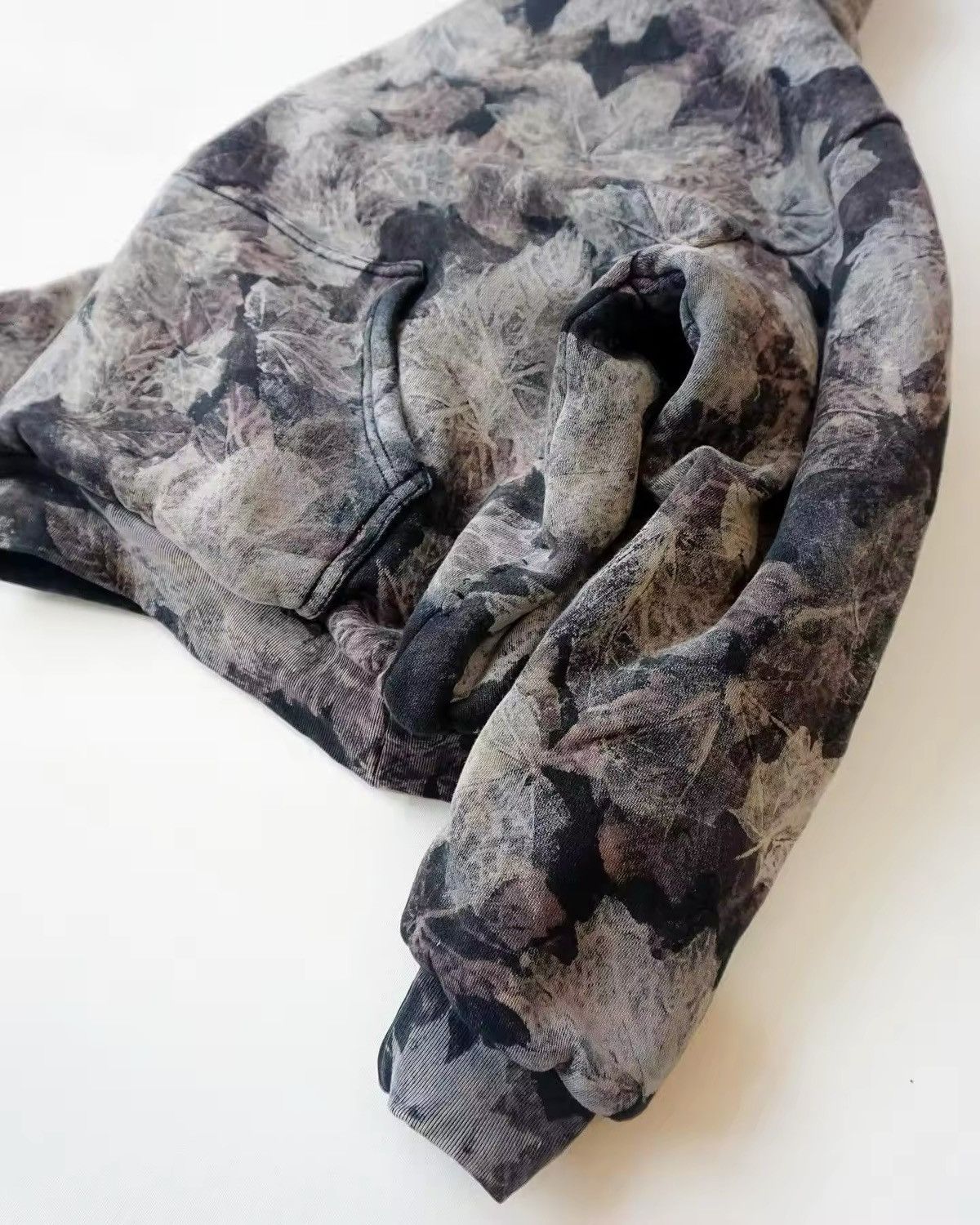Japanese Brand Y2K Leaf Pattern Camouflage Hoodie Size US L / EU 52-54 / 3 - 4 Thumbnail