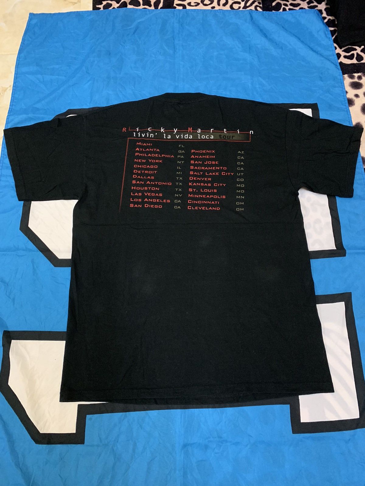 Band Tees Vintage Ricky Martin Livin' La Vida Loca Tour ©️1999 Size US L / EU 52-54 / 3 - 4 Thumbnail