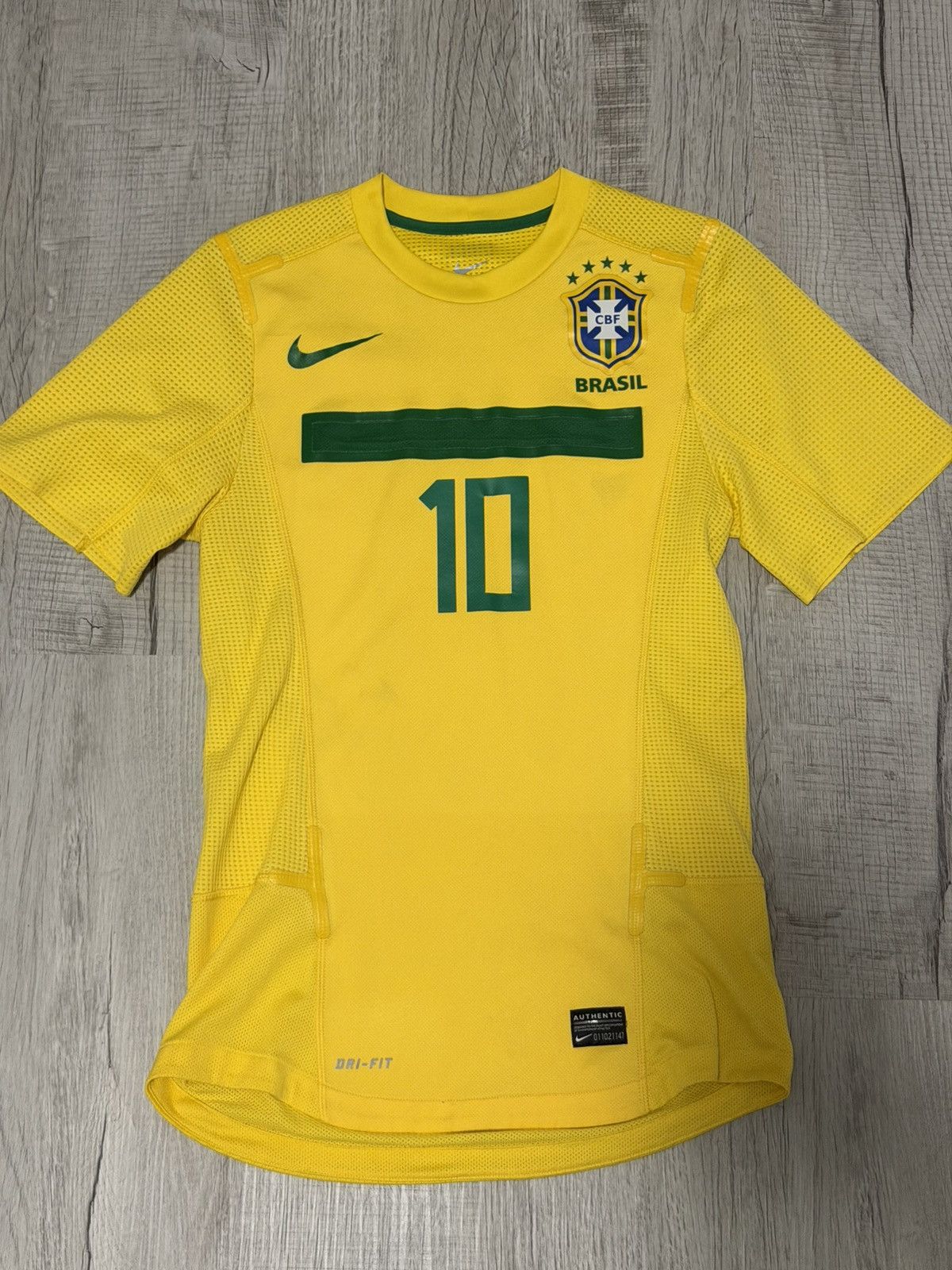 Nike Authentic Ronaldinho Brazil Jersey Player Version RARE Size US S / EU 44-46 / 1 - 5 Thumbnail