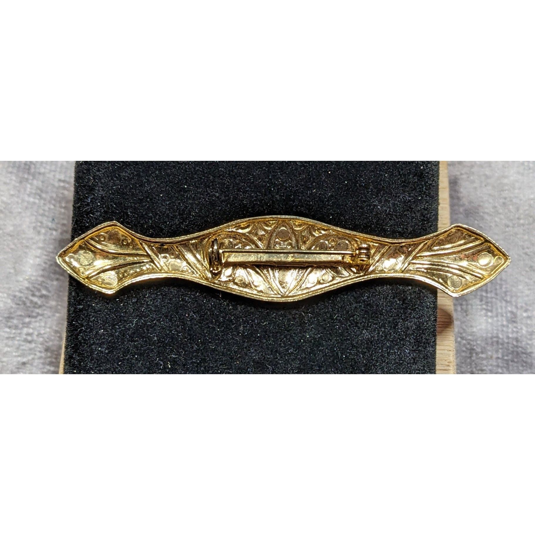 Other Vintage Elegant Art Nouveau Engraved Gold Tone Brooch Size ONE SIZE - 4 Thumbnail