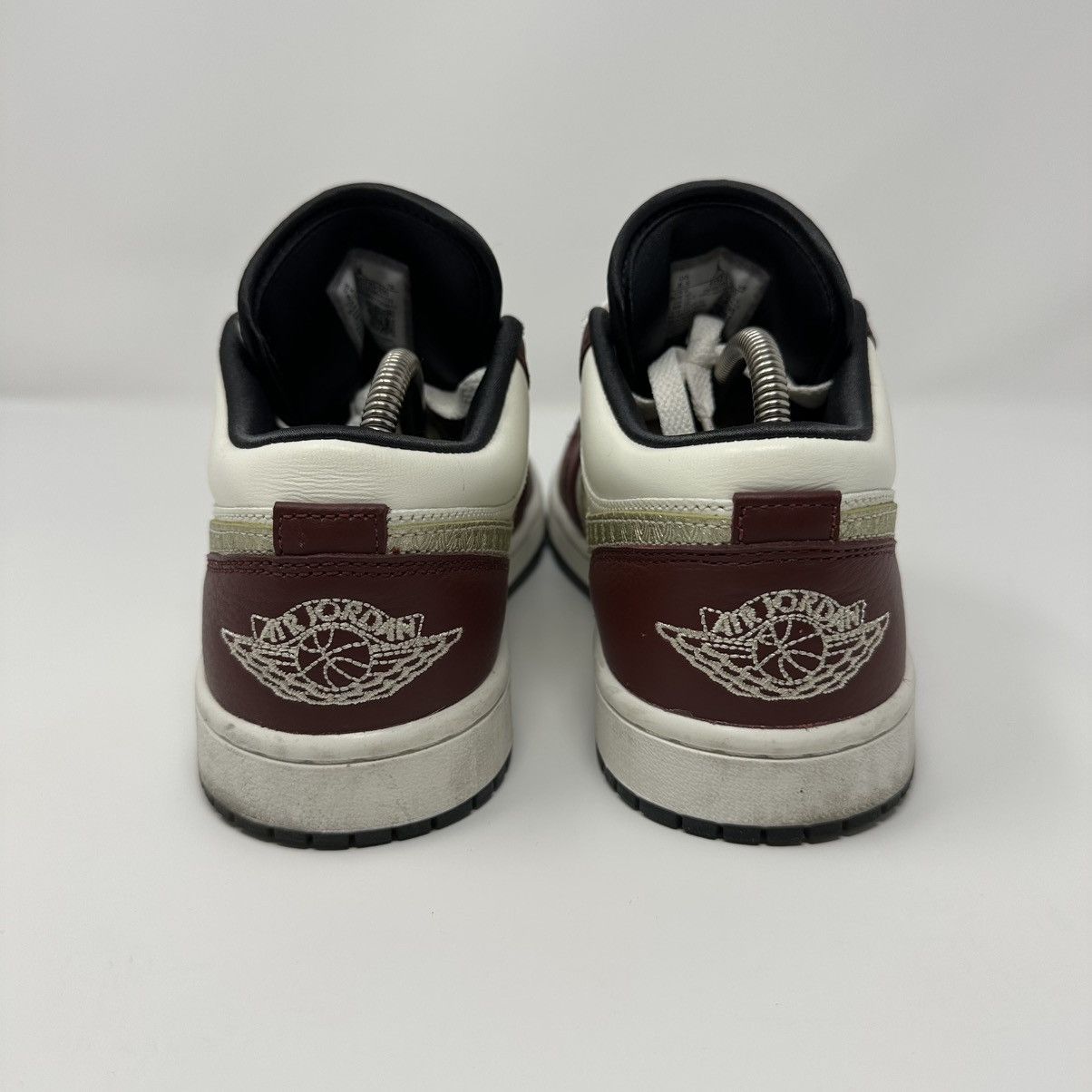 Jordan Brand Nike Women’s Air Jordan 1 Low SE Year of the Dragon Size 8.5 Size US 8.5 / IT 38.5 - 4 Thumbnail