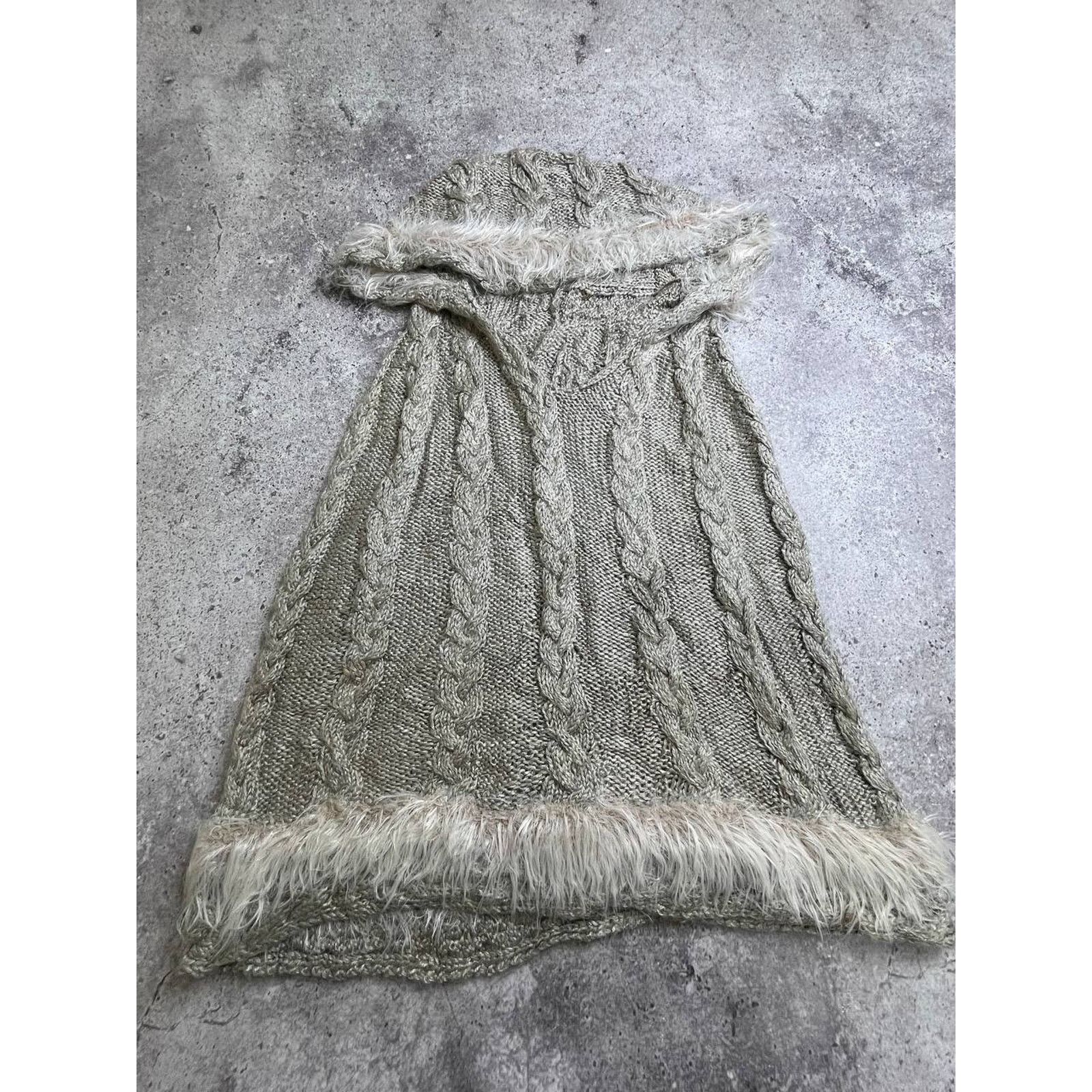 Japanese Brand Vintage Cable Knit Hooded Poncho with Faux Fur Trim Beige Size M / US 6-8 / IT 42-44 - 1 Thumbnail