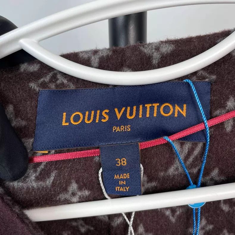 Louis Vuitton Louis Vuitton Burgundy medium length coat with full print Size XS / US 0-2 / IT 36-38 - 8 Thumbnail