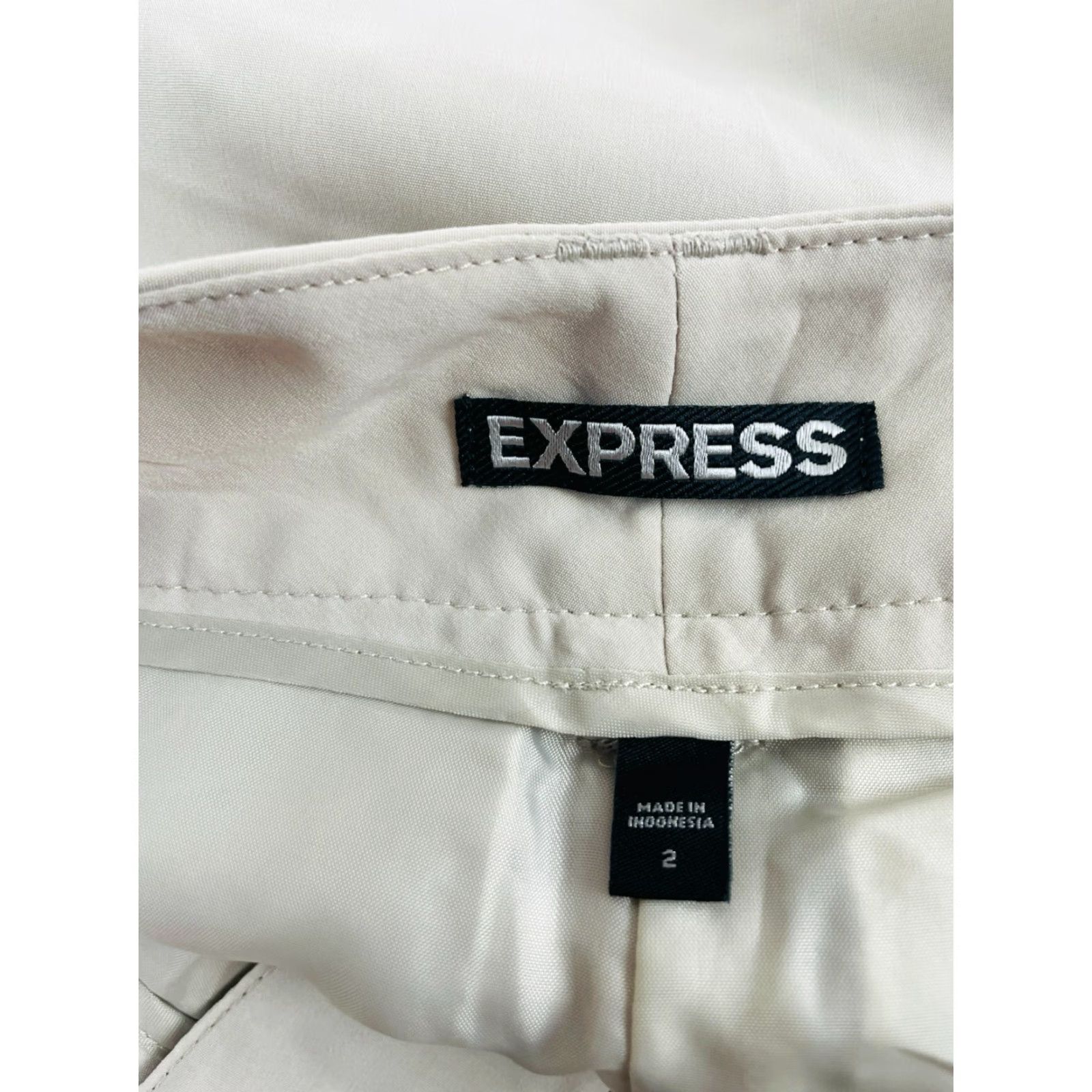 Express Express Shorts Women's Size 2 Tan Silky Hook and Eye Buttoned back Pockets Express Shorts Womens Size 2 Tan Silky Hook & Eye Buttoned back Pockets Size 26" / US 2 / IT 38 - 7 Thumbnail