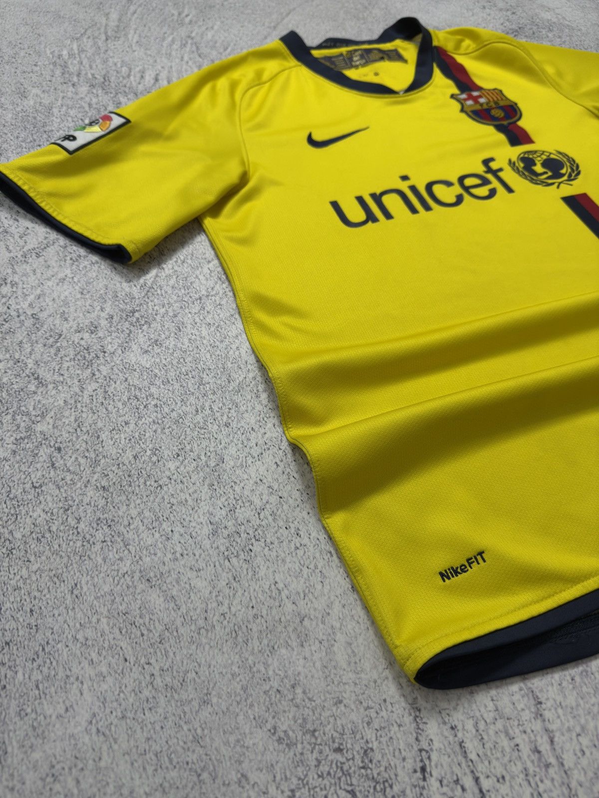 Nike NIKE BARCELONA 2008 2009 AWAY FOOTBALL SHIRT SOCCER JERSEY Size US S / EU 44-46 / 1 - 3 Thumbnail