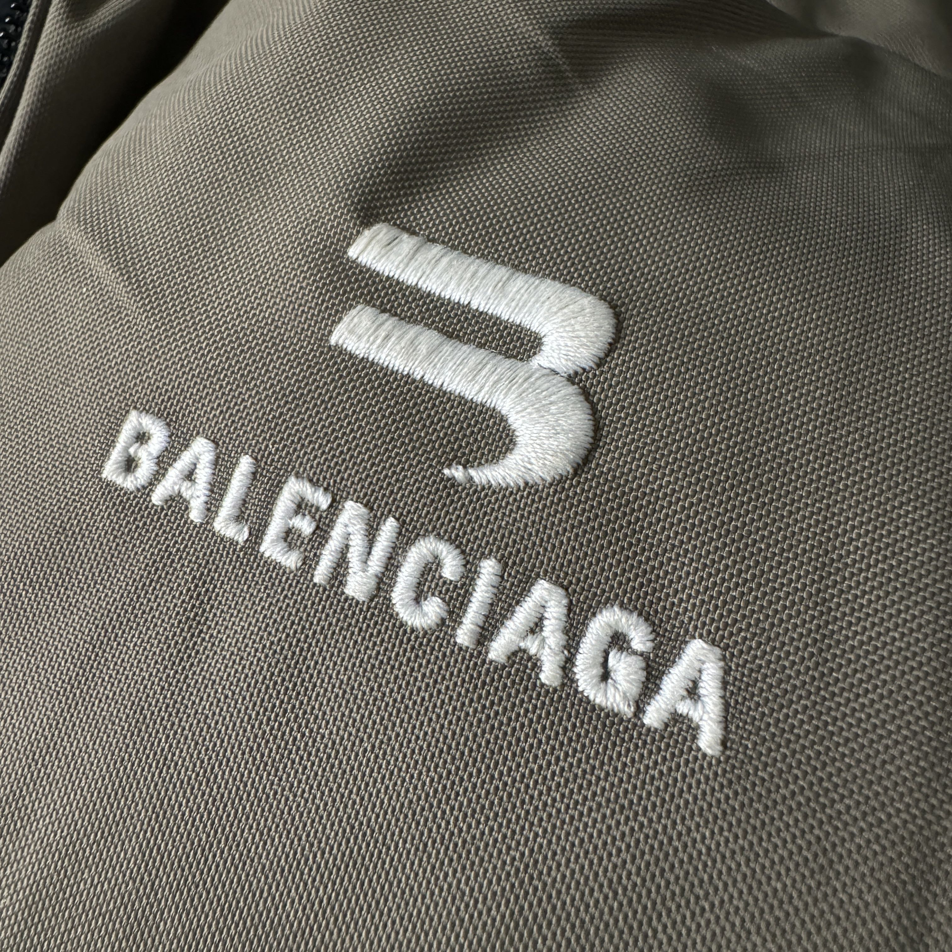 Balenciaga Balenciaga Sporty B Logo Puffer Jacket - XS Fits Medium Size US XS / EU 42 / 0 - 8 Thumbnail