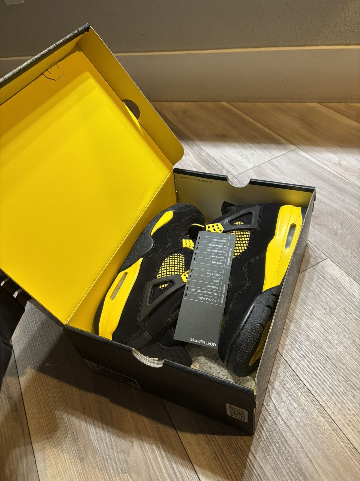 Nike Jordan 4 yellow thunder Size US 11 / EU 44 - 7 Thumbnail