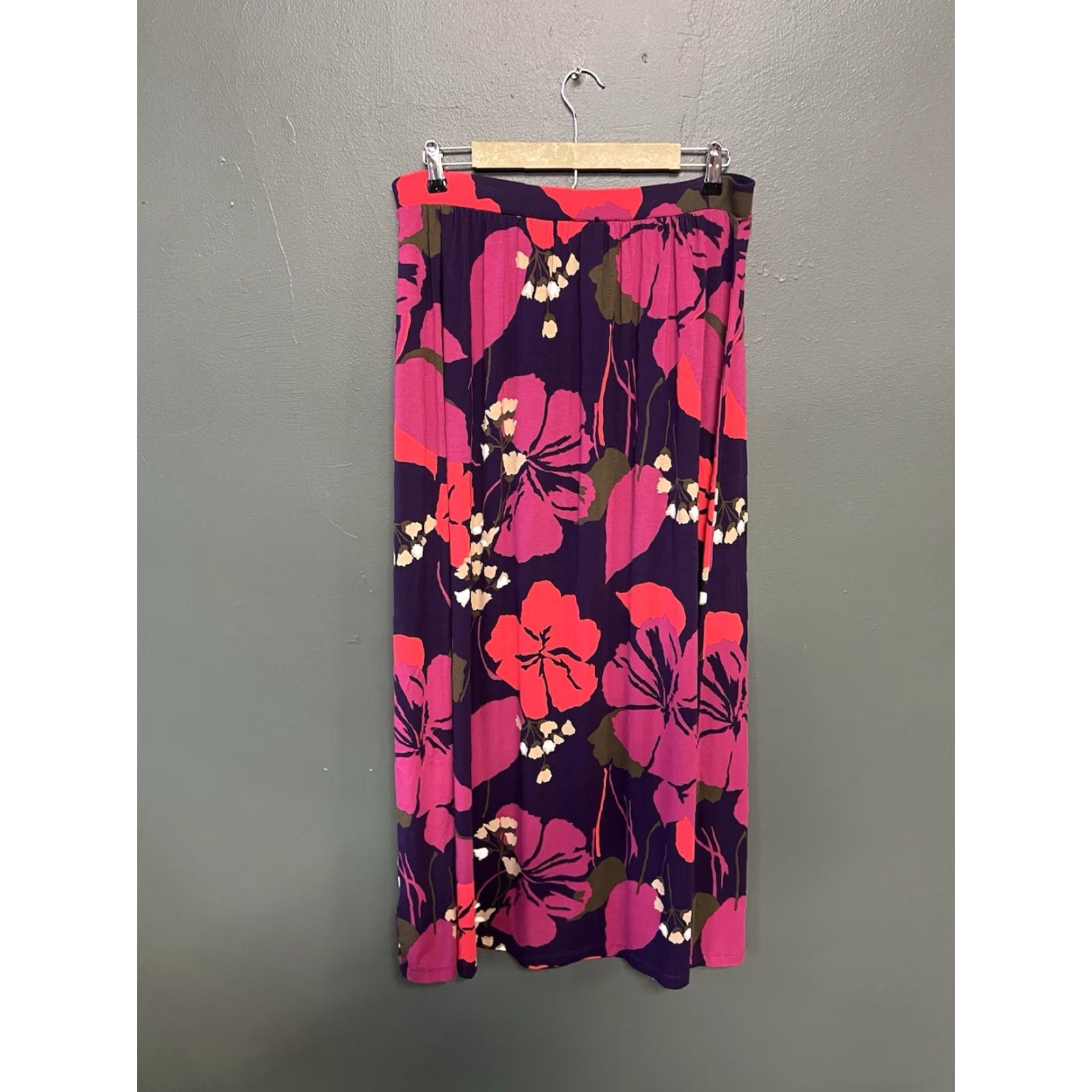 Boden VINTAGE Boden Womens Purple Floral Pattern Long Flare Skirt Size 14R Size 36" / US 14 / IT 50 - 2 Thumbnail