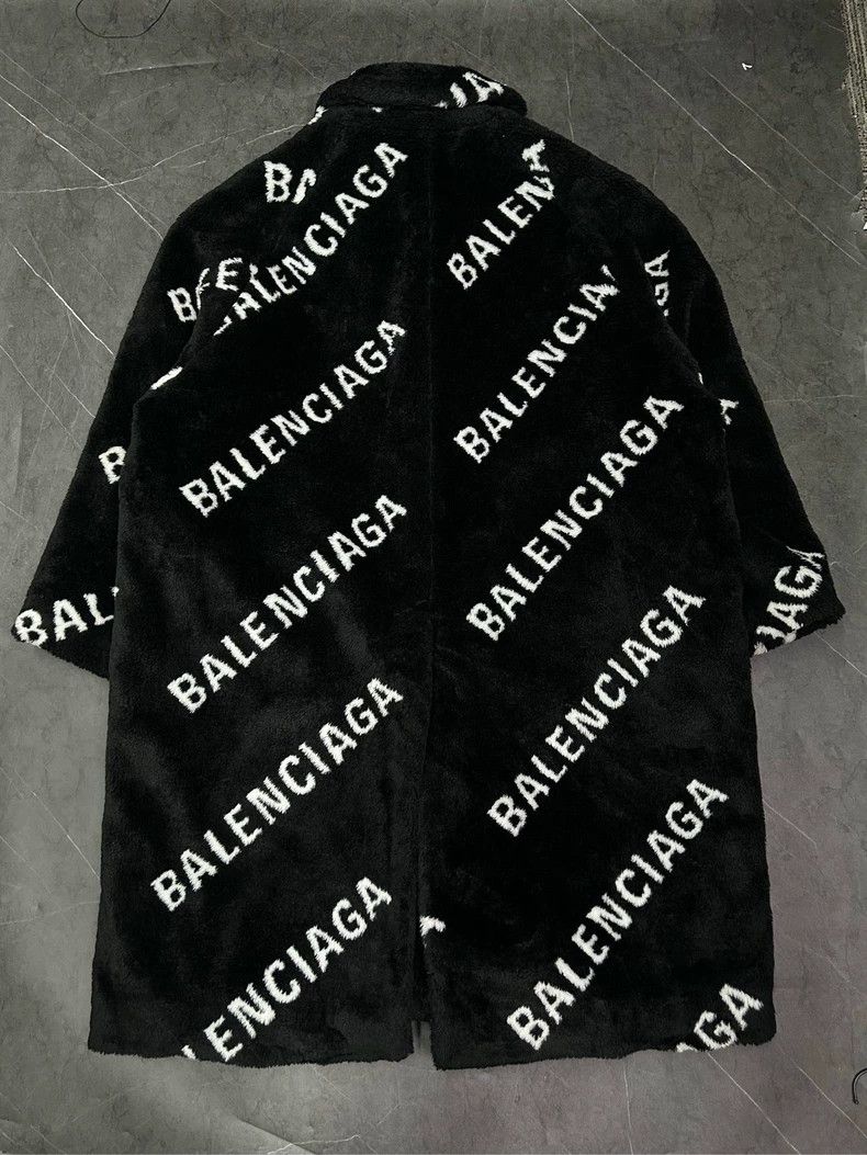 Balenciaga Balenciaga size 44 Teddy coat full of bullet screen logo Size S / US 4 / IT 40 - 2 Thumbnail