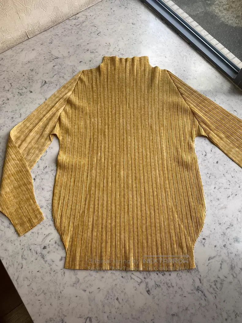 Issey Miyake Issey Miyake Yellow Top Size L / US 10 / IT 46 - 1 Thumbnail