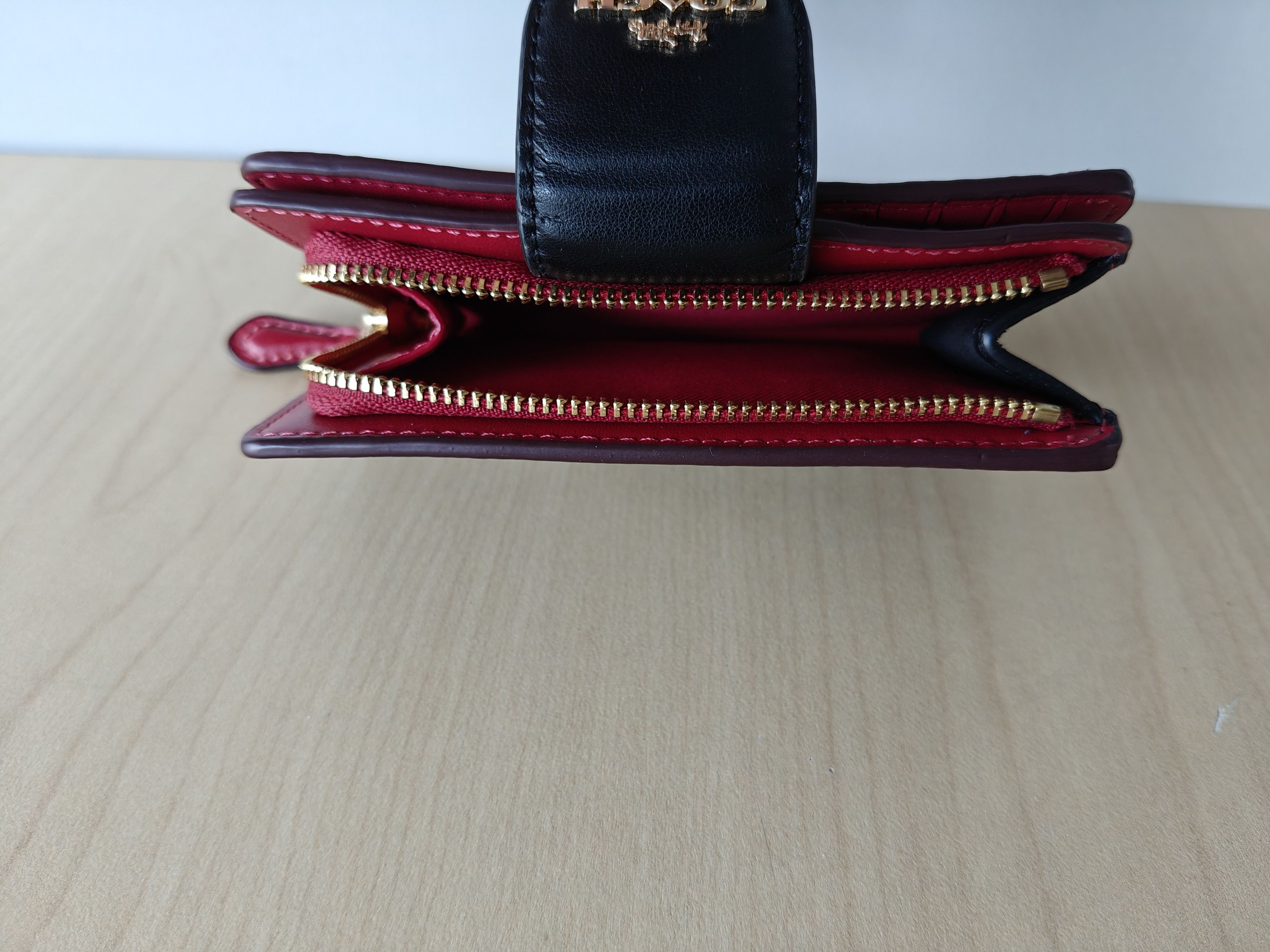 Coach Coach Medium Corner Zip Wallet Free Shipping T/1002 Size ONE SIZE - 7 Thumbnail