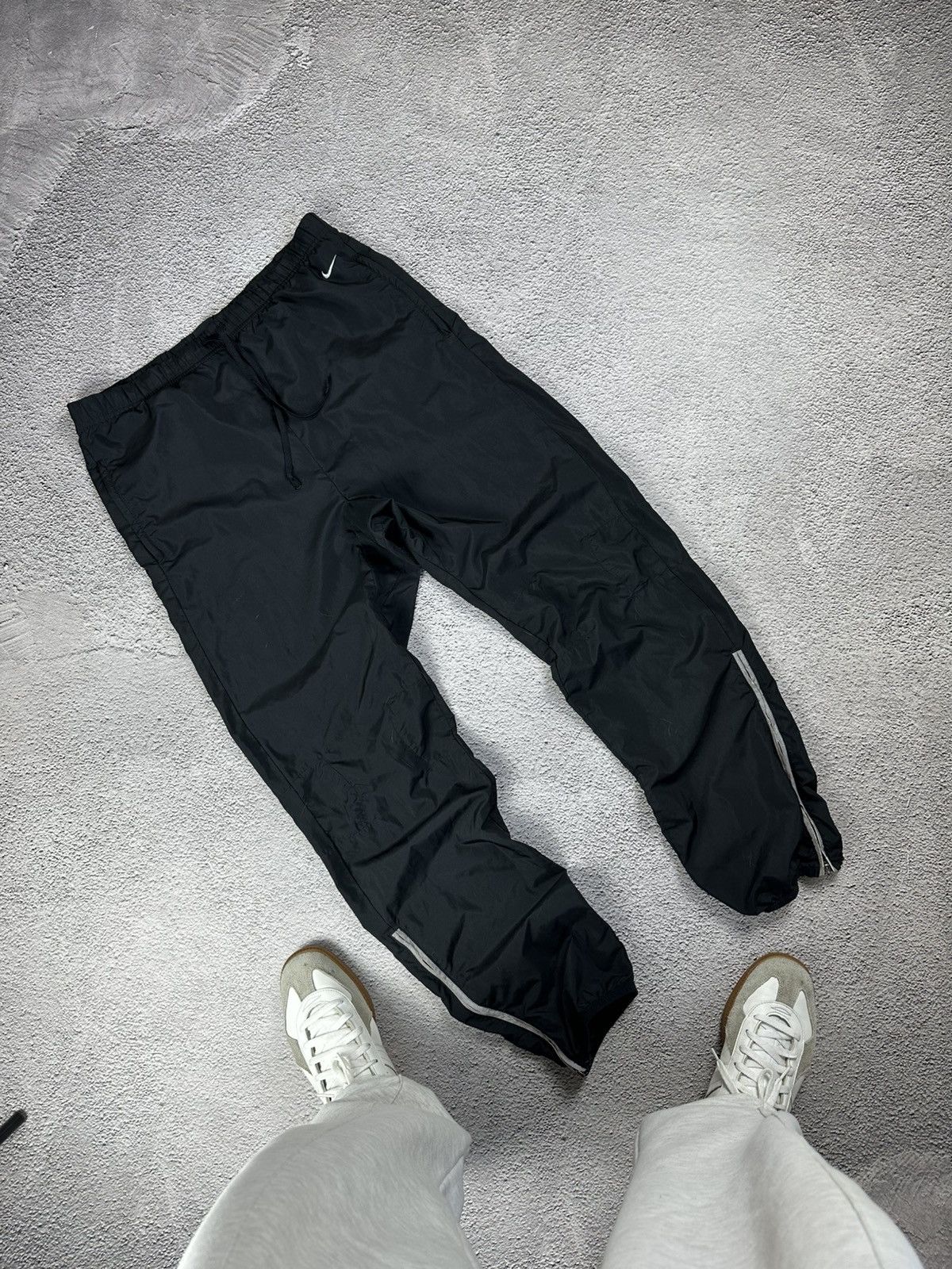 Nike Vintage Nike Trackpants Nylon Baggy Y2K Drill Style Size US 32 / EU 48 - 1 Thumbnail