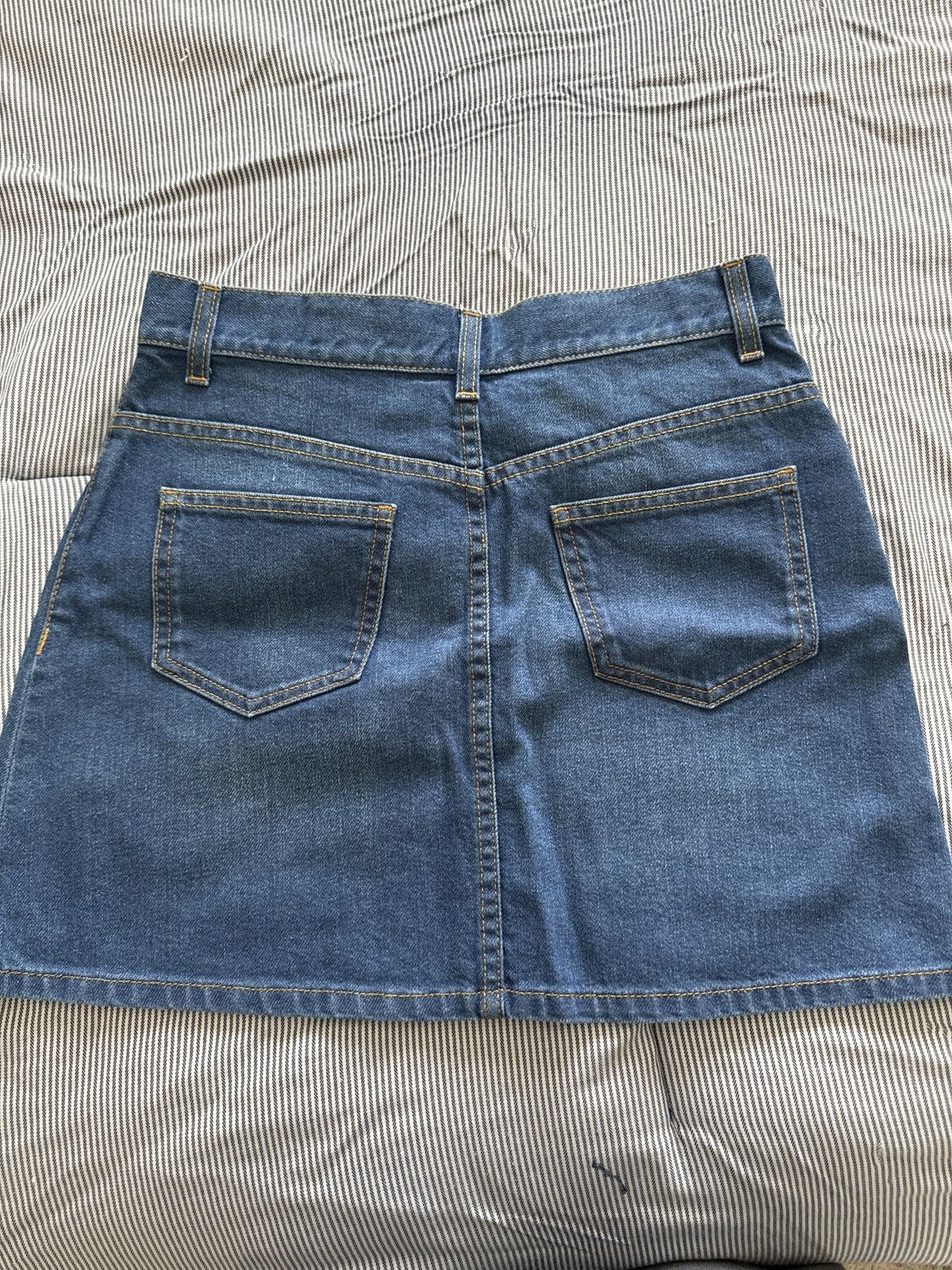 Gucci Gucci mini skirt with rose detail Size 42" / US 20 - 1 Thumbnail