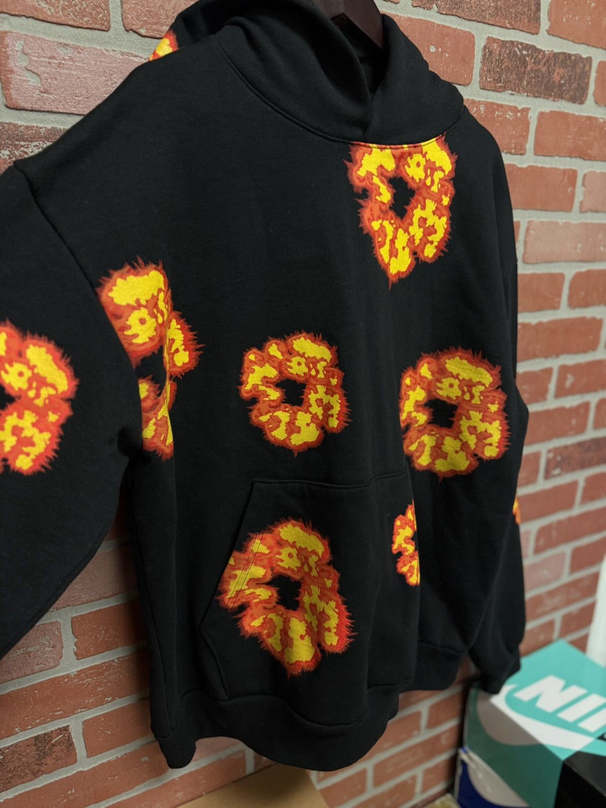 DENIM TEARS Denim Tears OFF SET Hoodie Size XL 🔥🔥 Size US XL / EU 56 / 4 - 7 Thumbnail