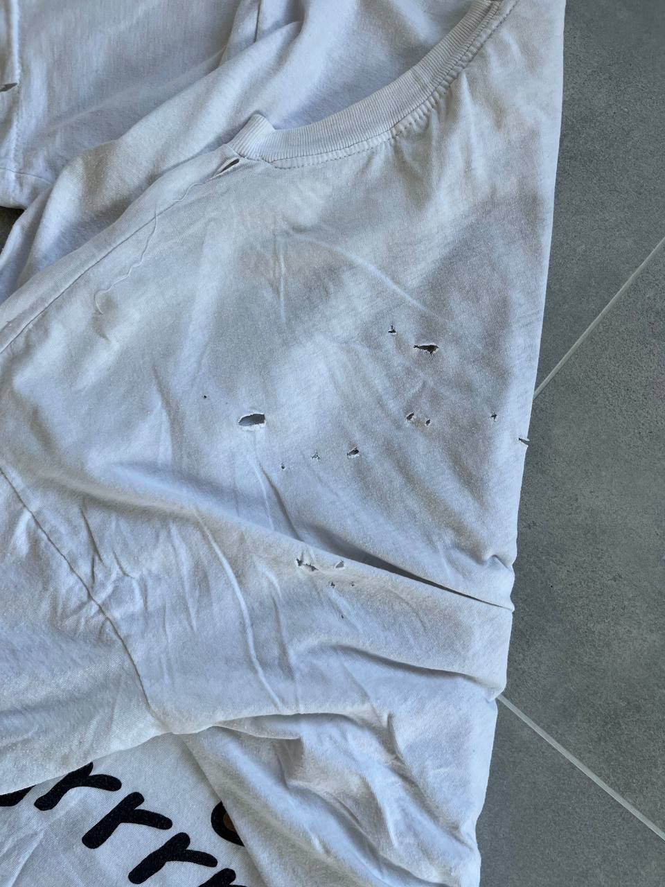 Vintage Vintage Single Stitch Dog Thrashed Paper Thin Tee Size US M / EU 48-50 / 2 - 4 Thumbnail