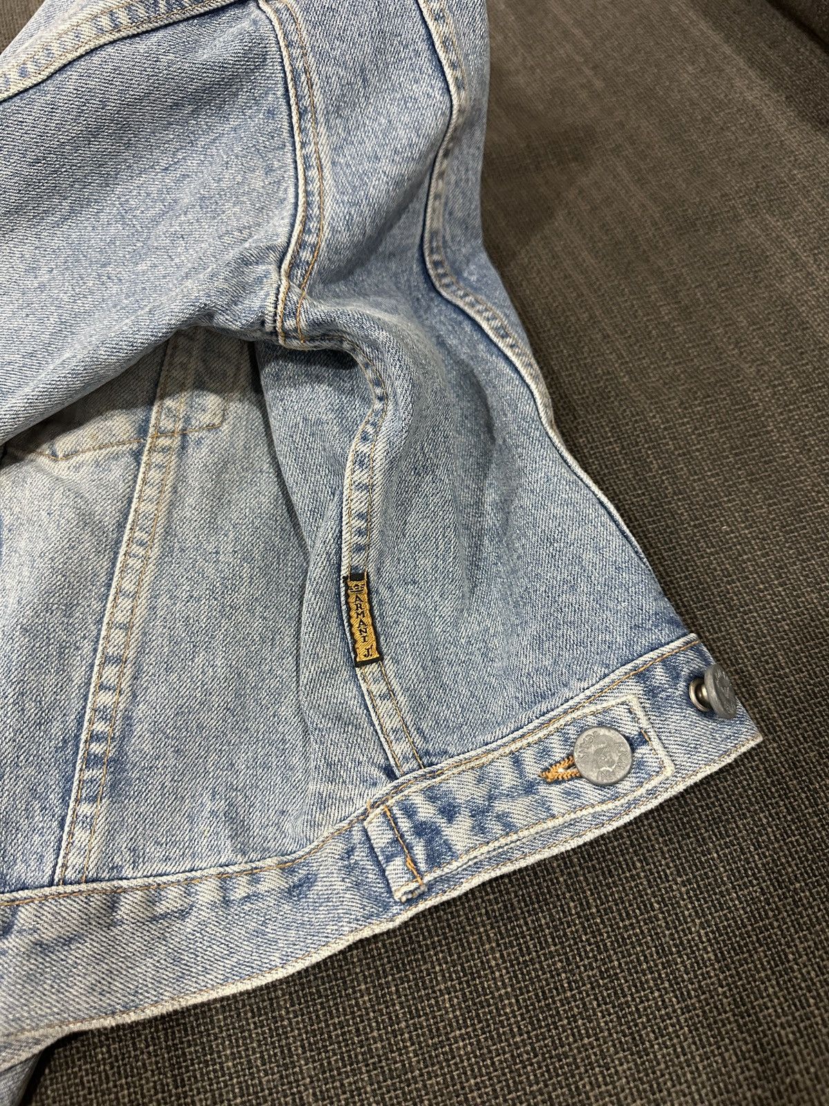 Giorgio Armani 1990s Emporio Armani Crop Denim Trucker Jacket Size US S / EU 44-46 / 1 - 6 Thumbnail