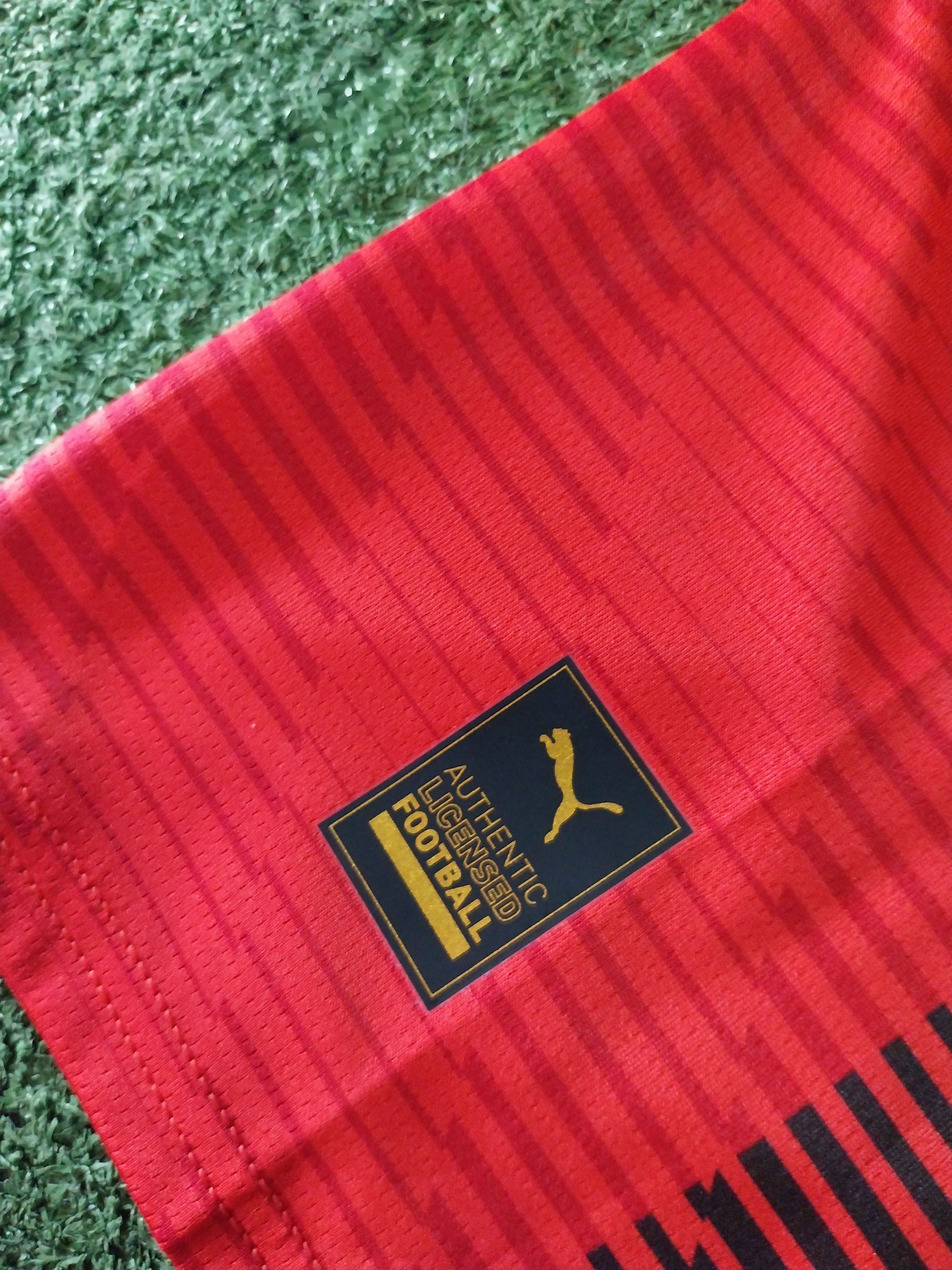 Puma Ac milan home 2023/2024 tijjani reijdners jersey football Size US L / EU 52-54 / 3 - 6 Thumbnail