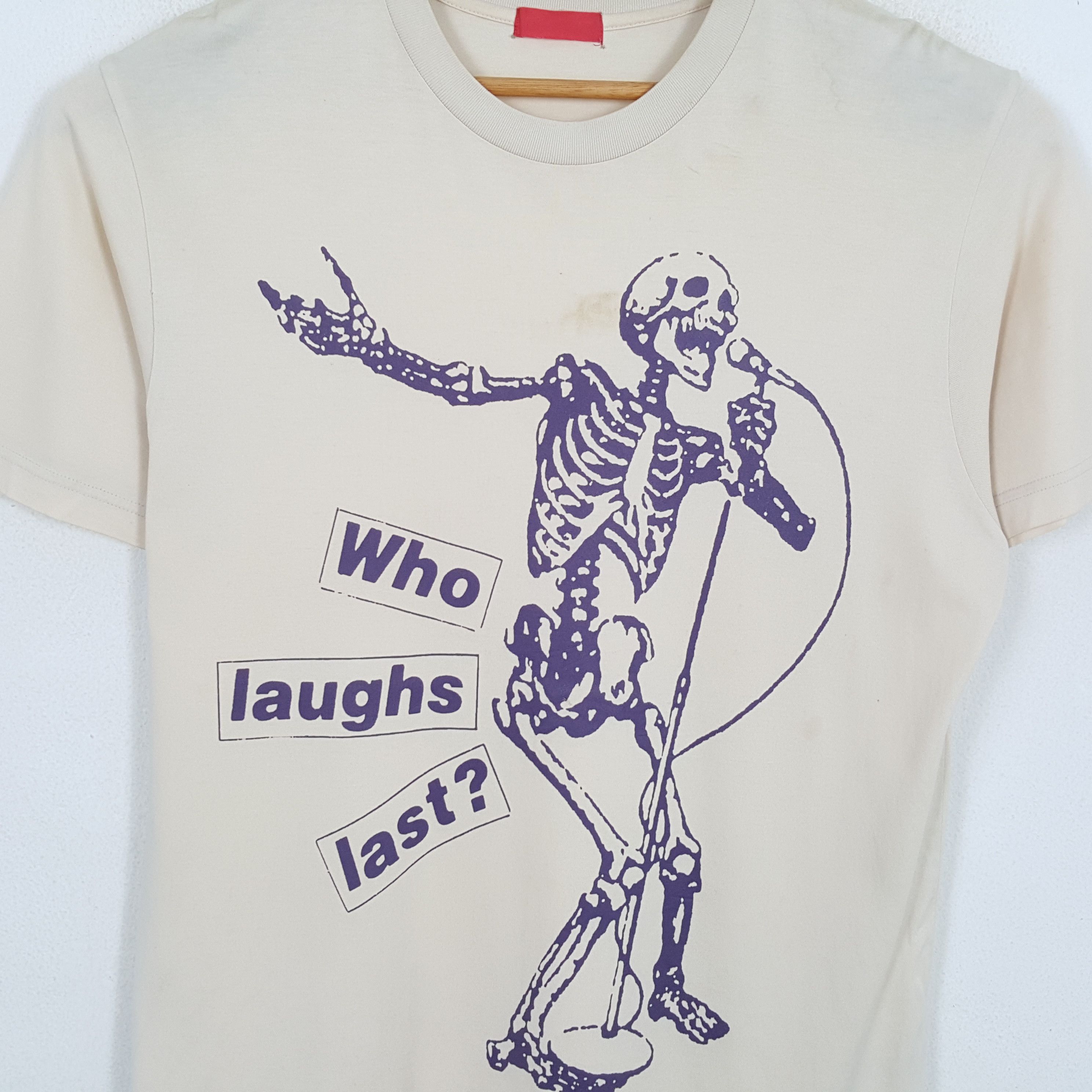 Vintage BARBARA KRUGER American Artist Graphic Design Tees