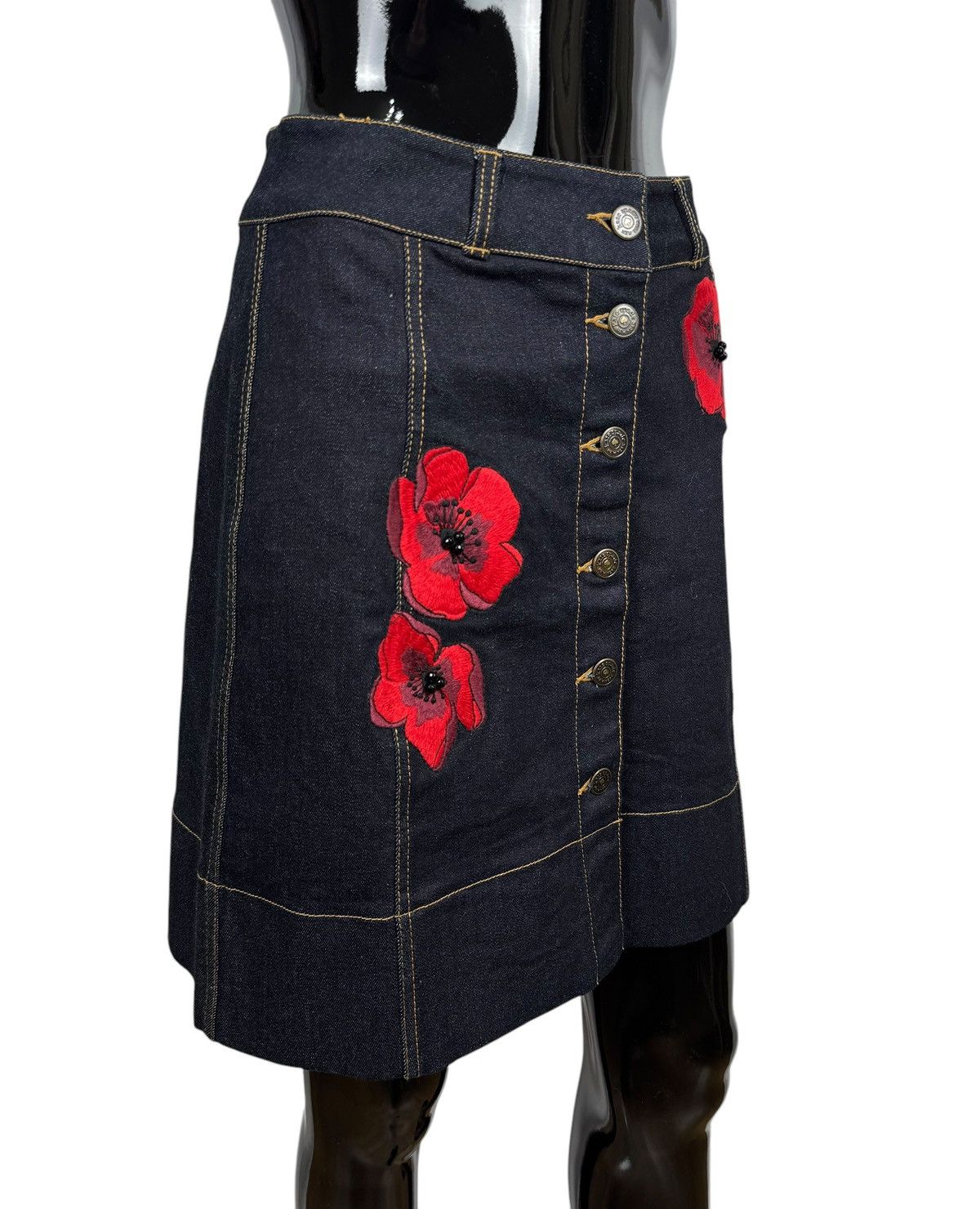 Kate Spade Kate Spade Denim Skirt Embroidered Flowers size 4 Size 36" / US 14 / IT 50 - 2 Thumbnail