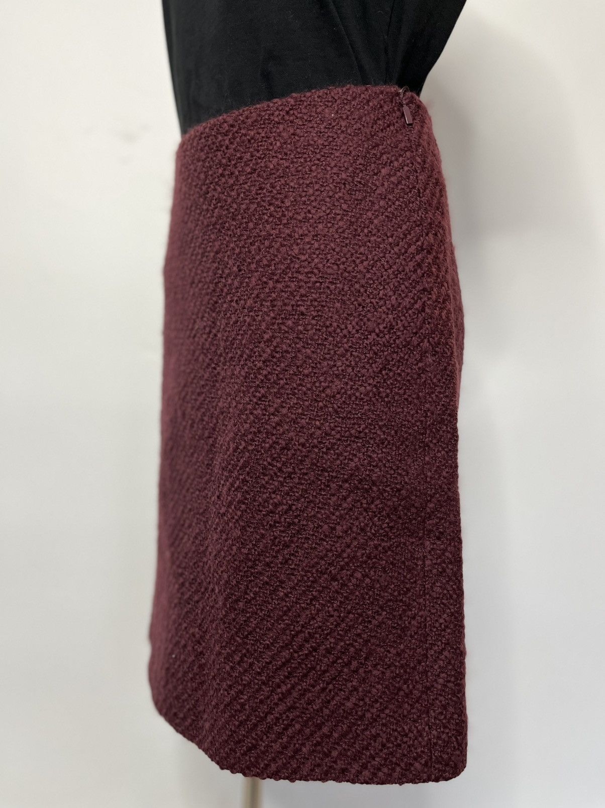 Hugo Boss Wool midi skirt premium brand Hugo Boss 36 wool skirt Size 28" / US 6 / IT 42 - 2 Thumbnail
