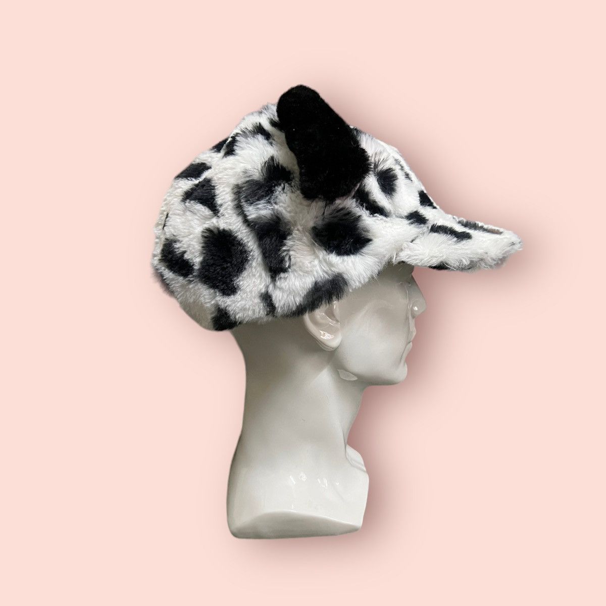 Anime VINTAGE 101 DALMATION X TOKYO DISNEY FLUFFY HAT STRAPBACK Size ONE SIZE - 23 Thumbnail