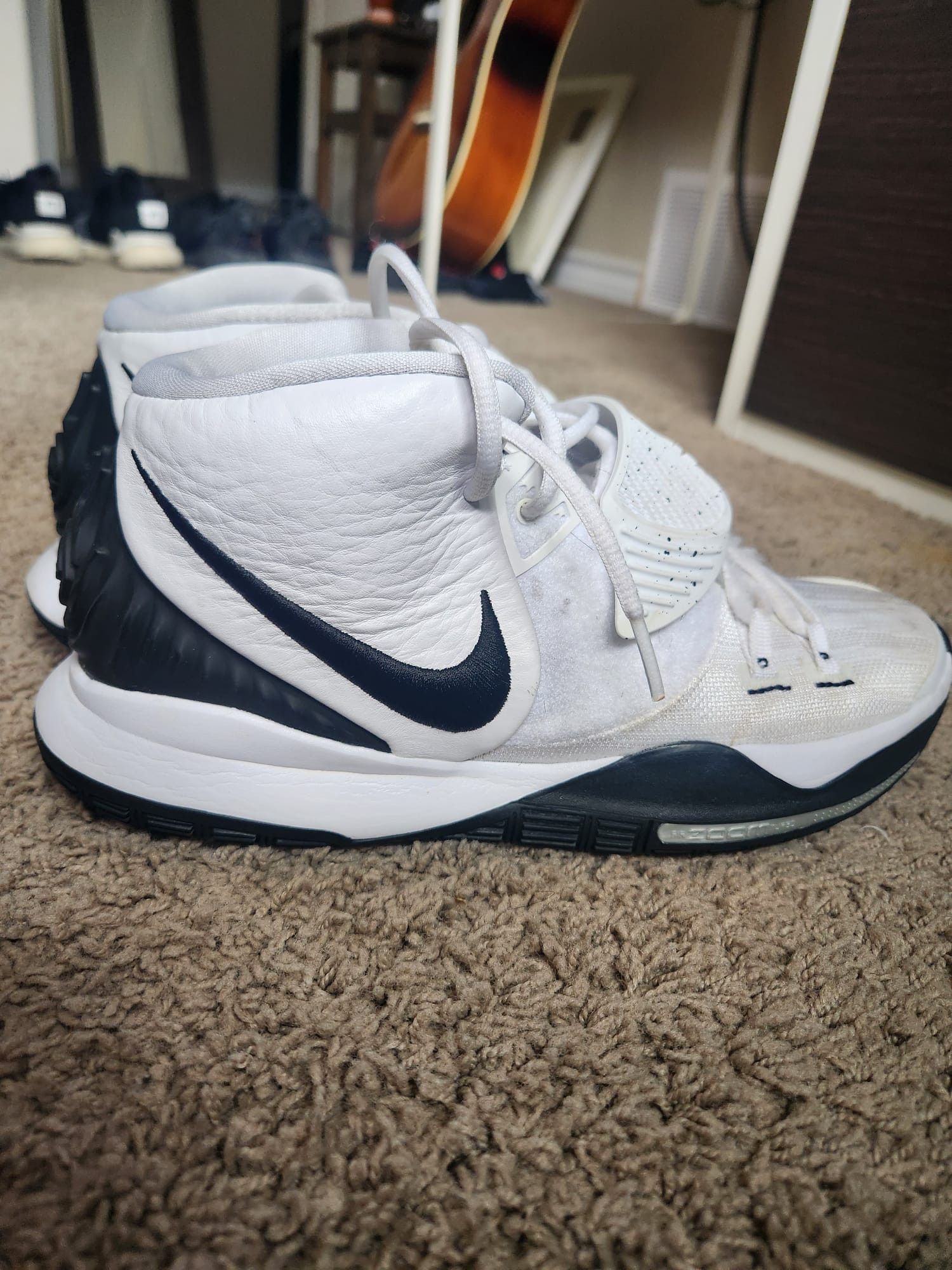 Nike Kyrie 6 Oreo Size US 9 / EU 42 - 4 Thumbnail