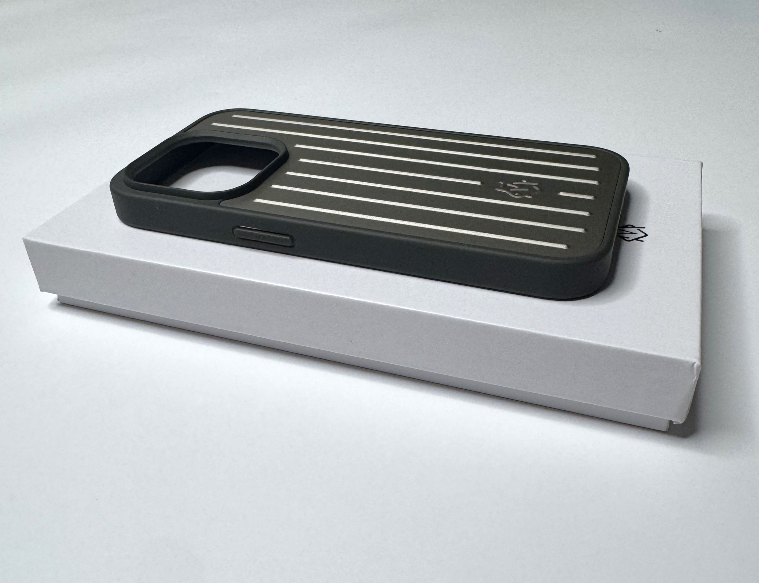 Rimowa Polycarbonate Case Iphone 15 Pro Gold/Graphite W/ Box, Men's — image 5 of 6