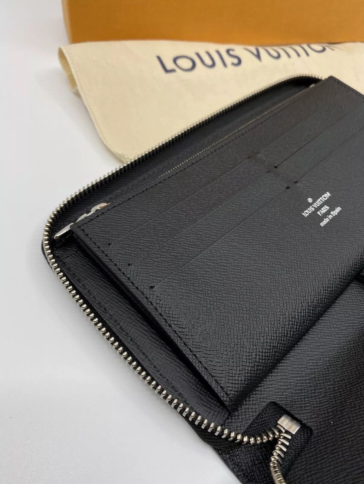 Louis Vuitton × Supreme Louis Vuitton X Supreme Zippy Wallet M67723 Black Epi Size ONE SIZE - 9 Thumbnail